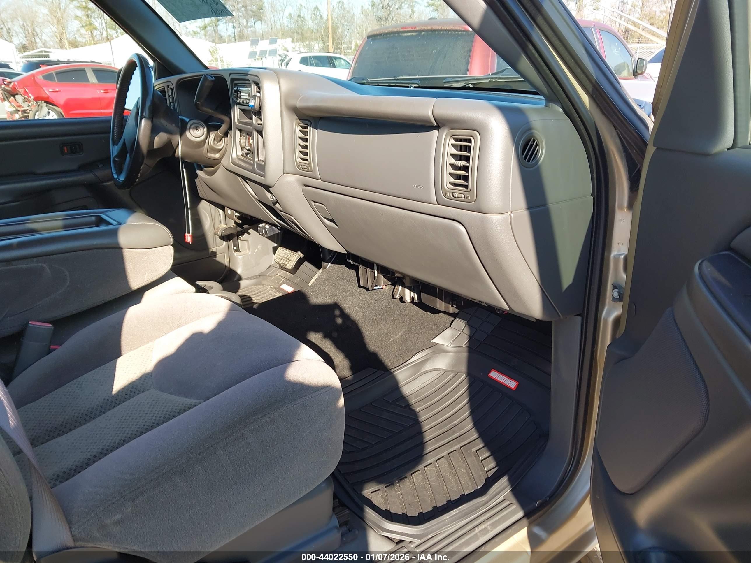 CHEVROLET SILVERADO image 5