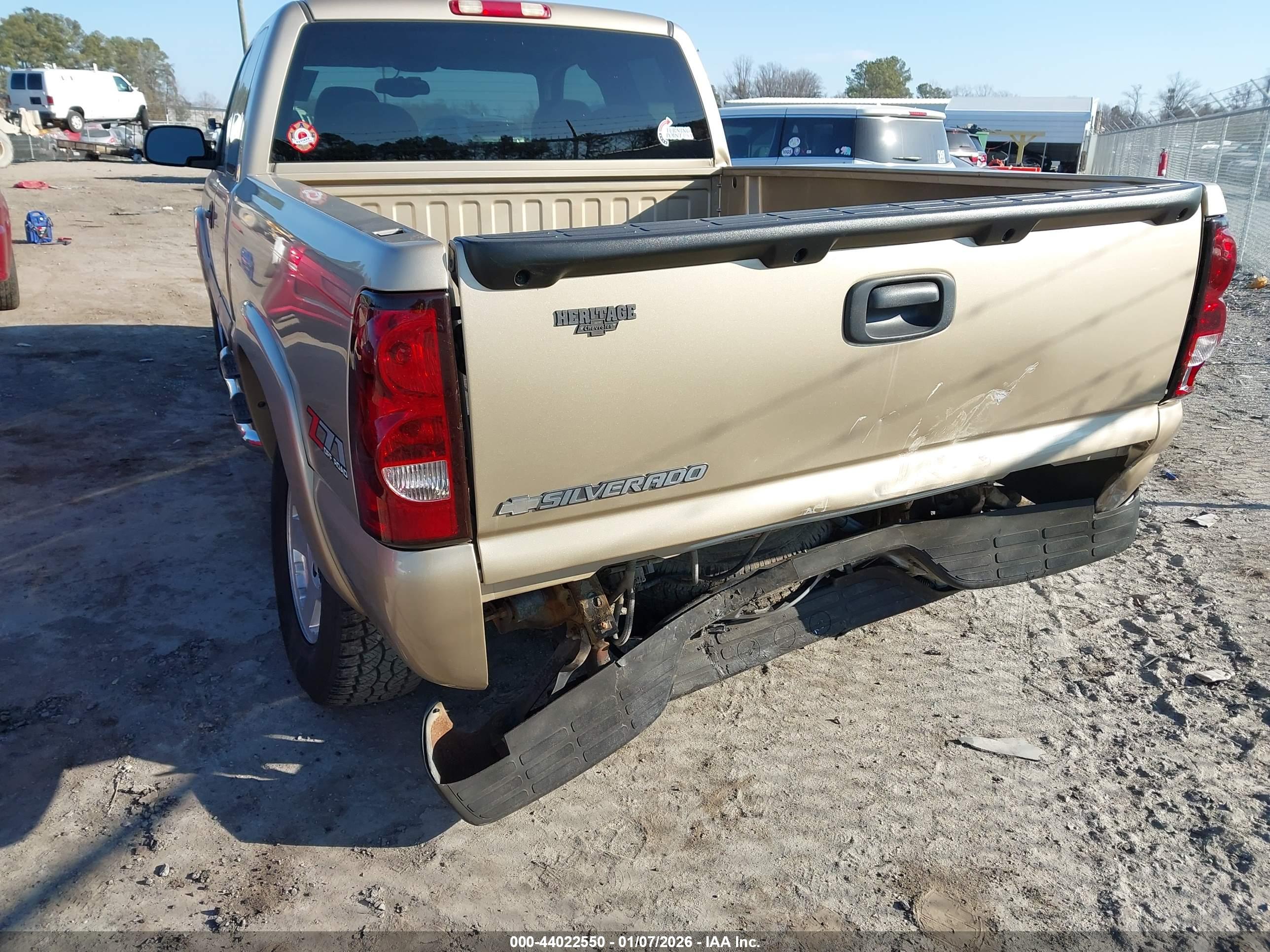 CHEVROLET SILVERADO image 6