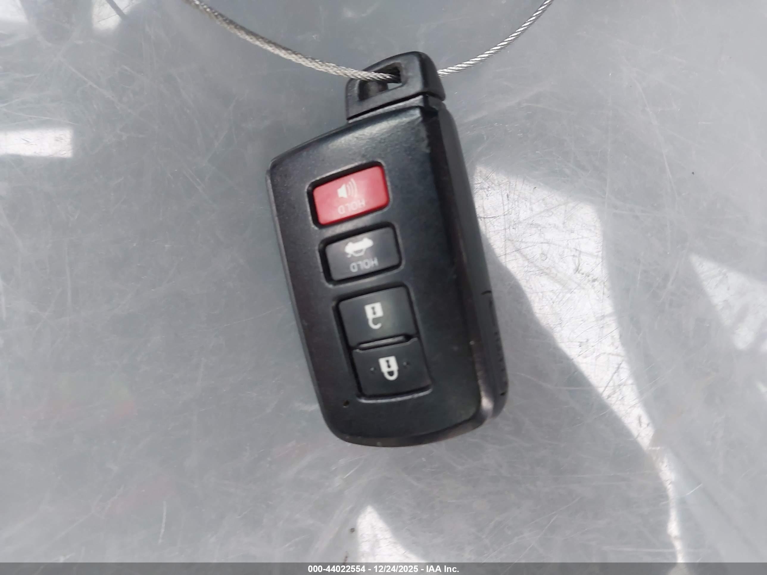 TOYOTA CAMRY image 11