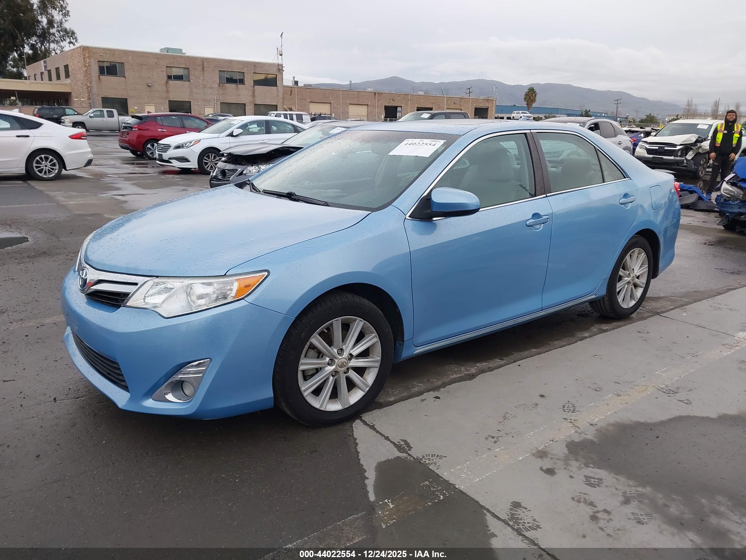 TOYOTA CAMRY image 2