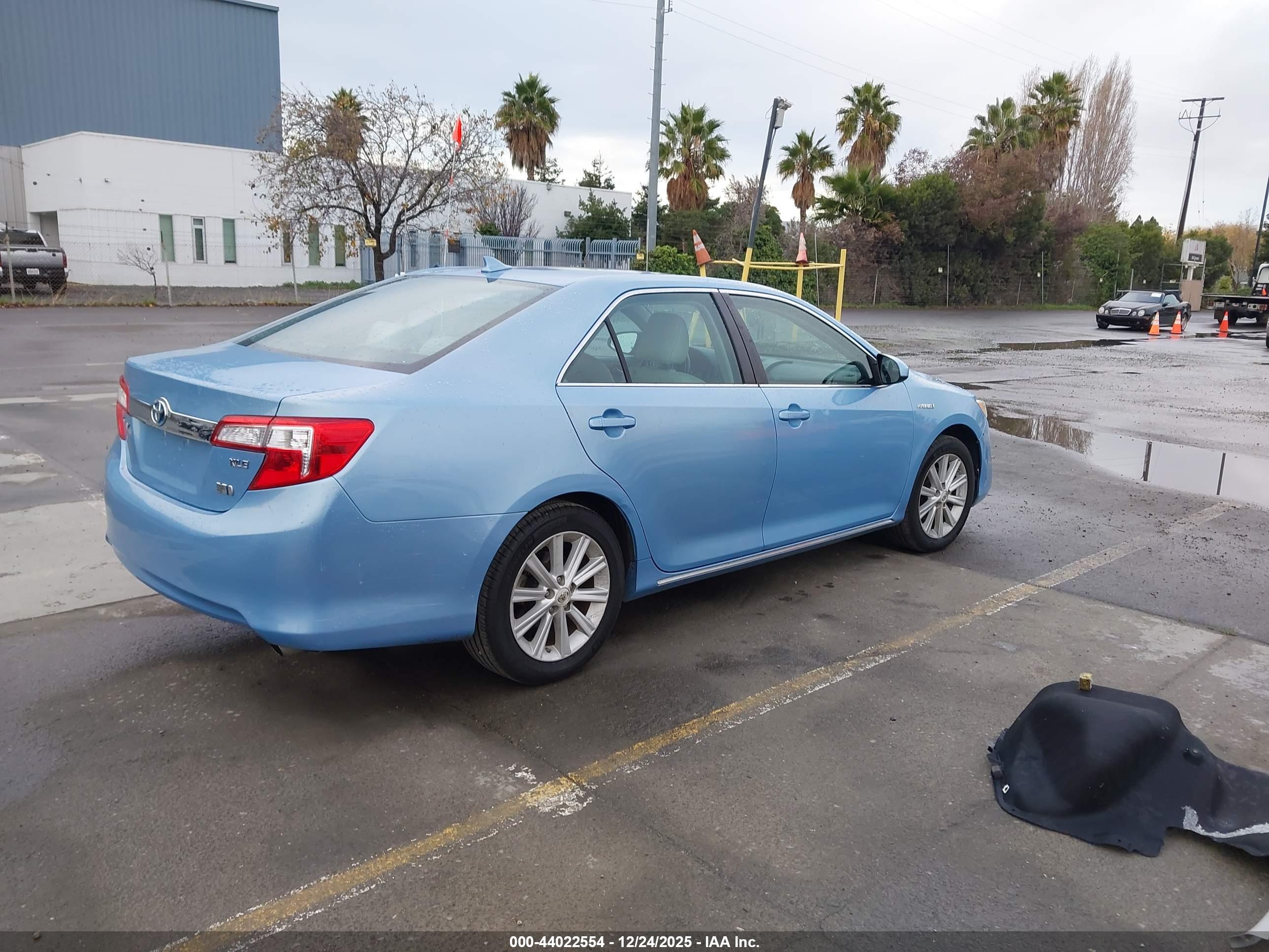 TOYOTA CAMRY image 4