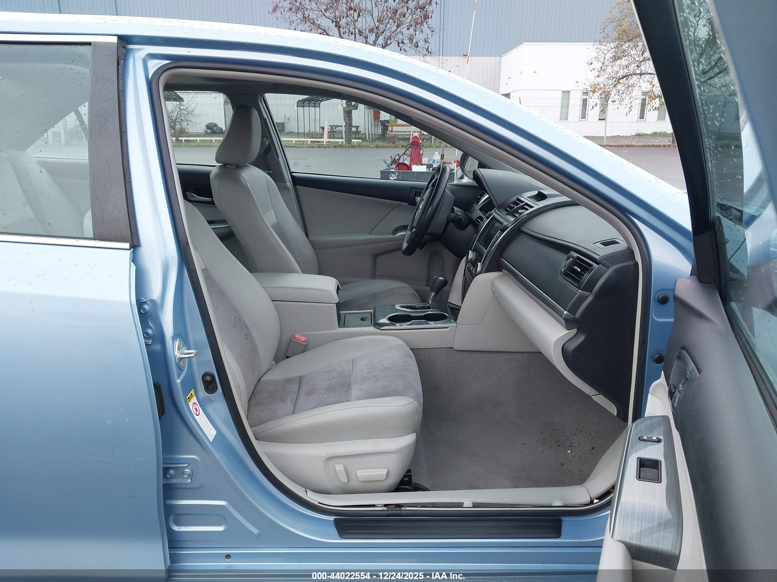 TOYOTA CAMRY image 5