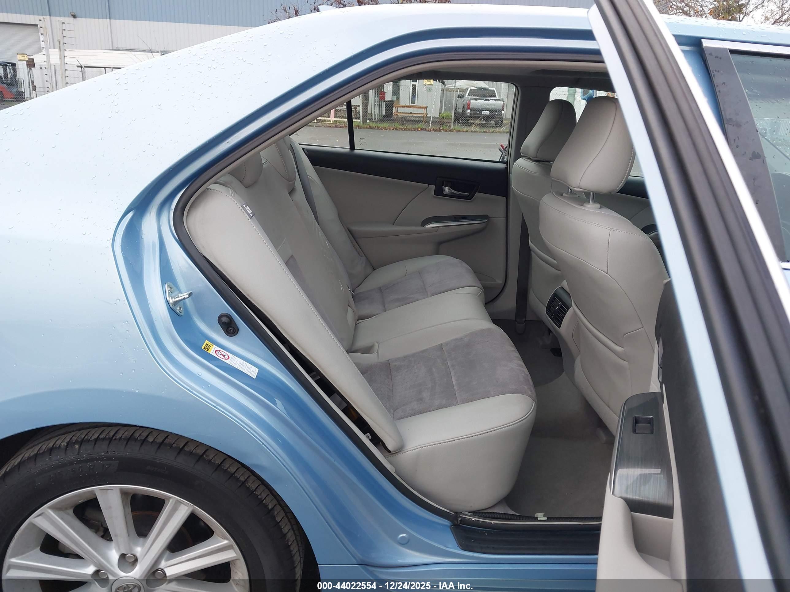 TOYOTA CAMRY image 8