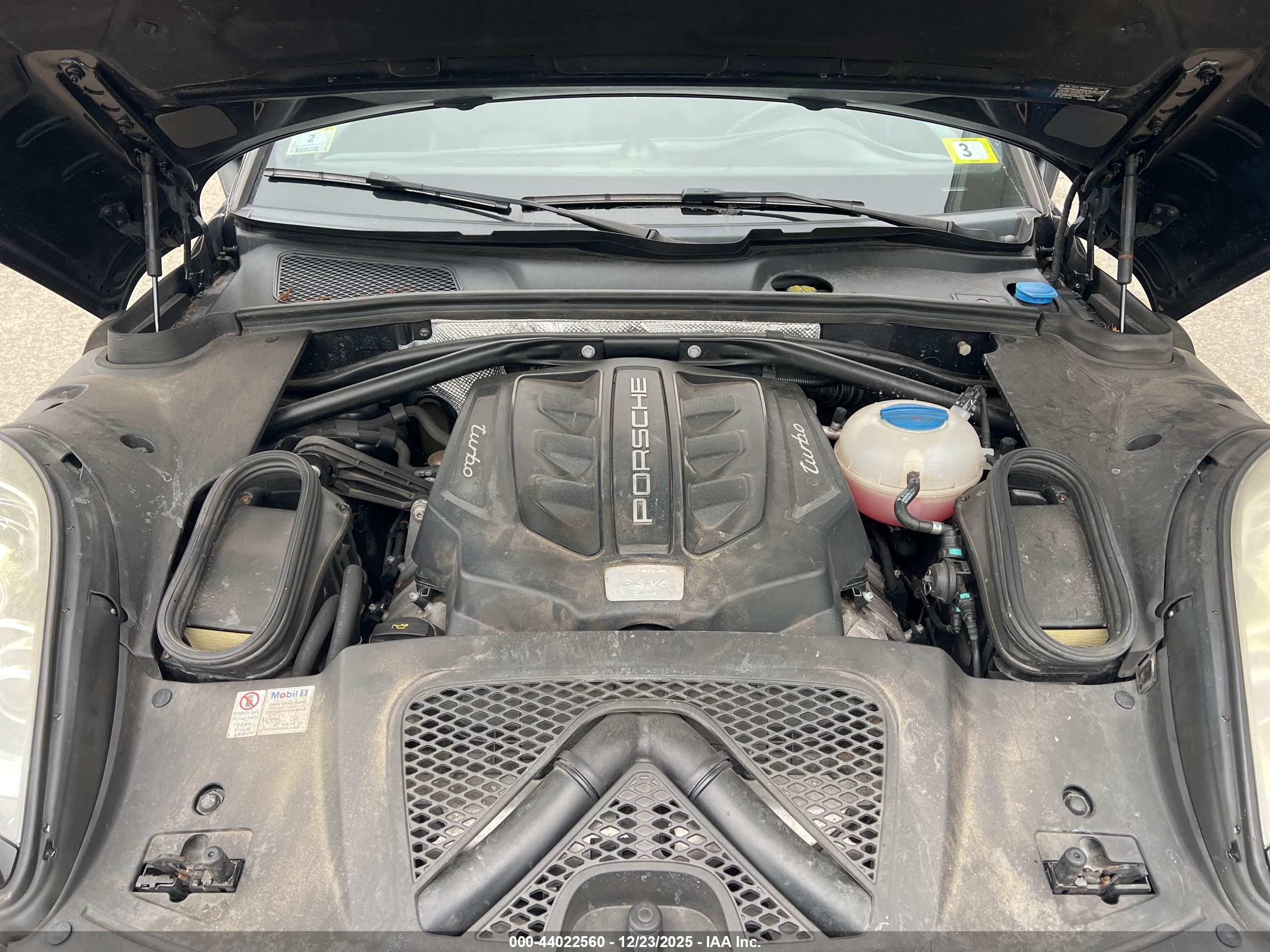 PORSCHE MACAN image 10