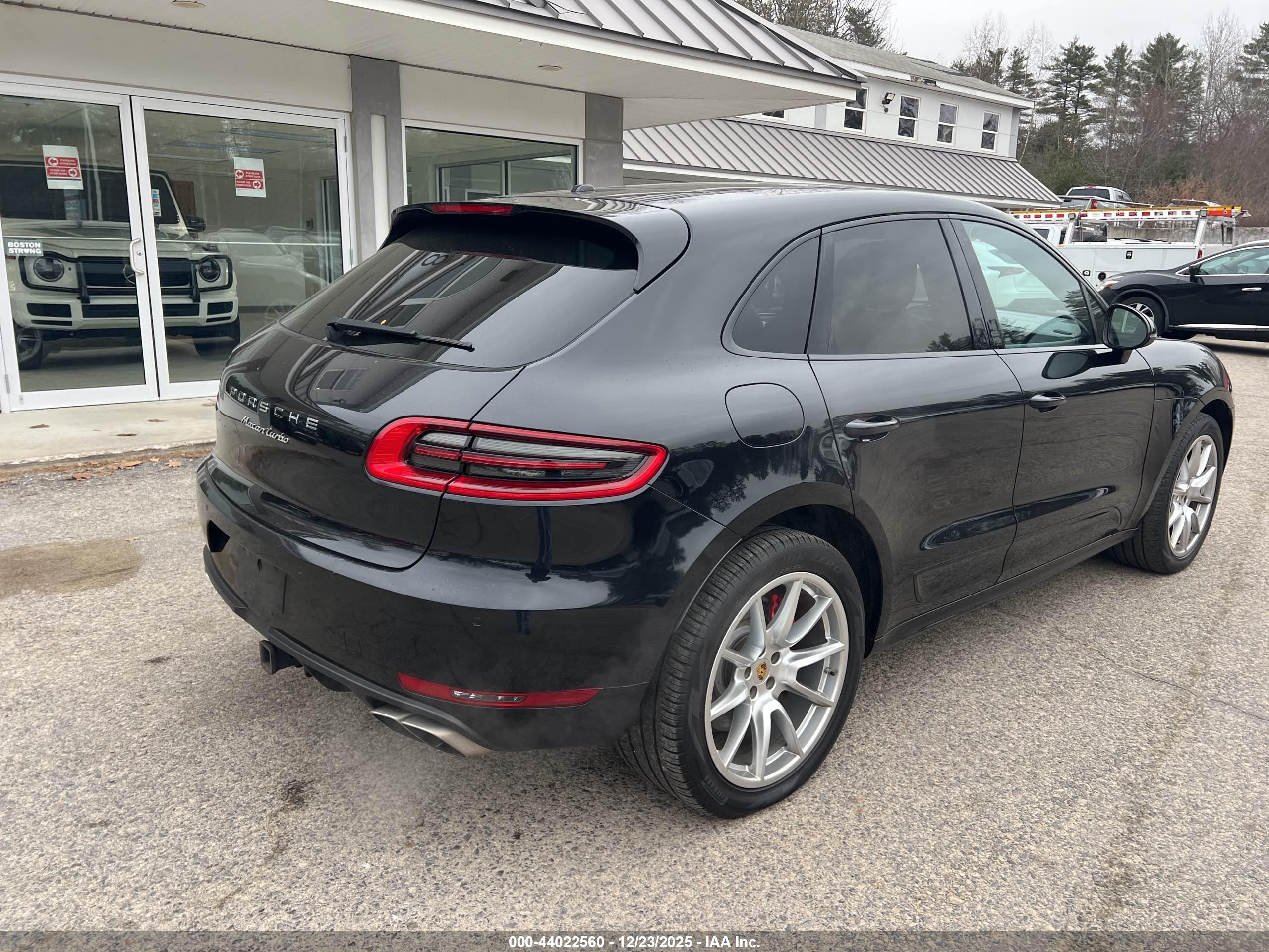 PORSCHE MACAN image 4