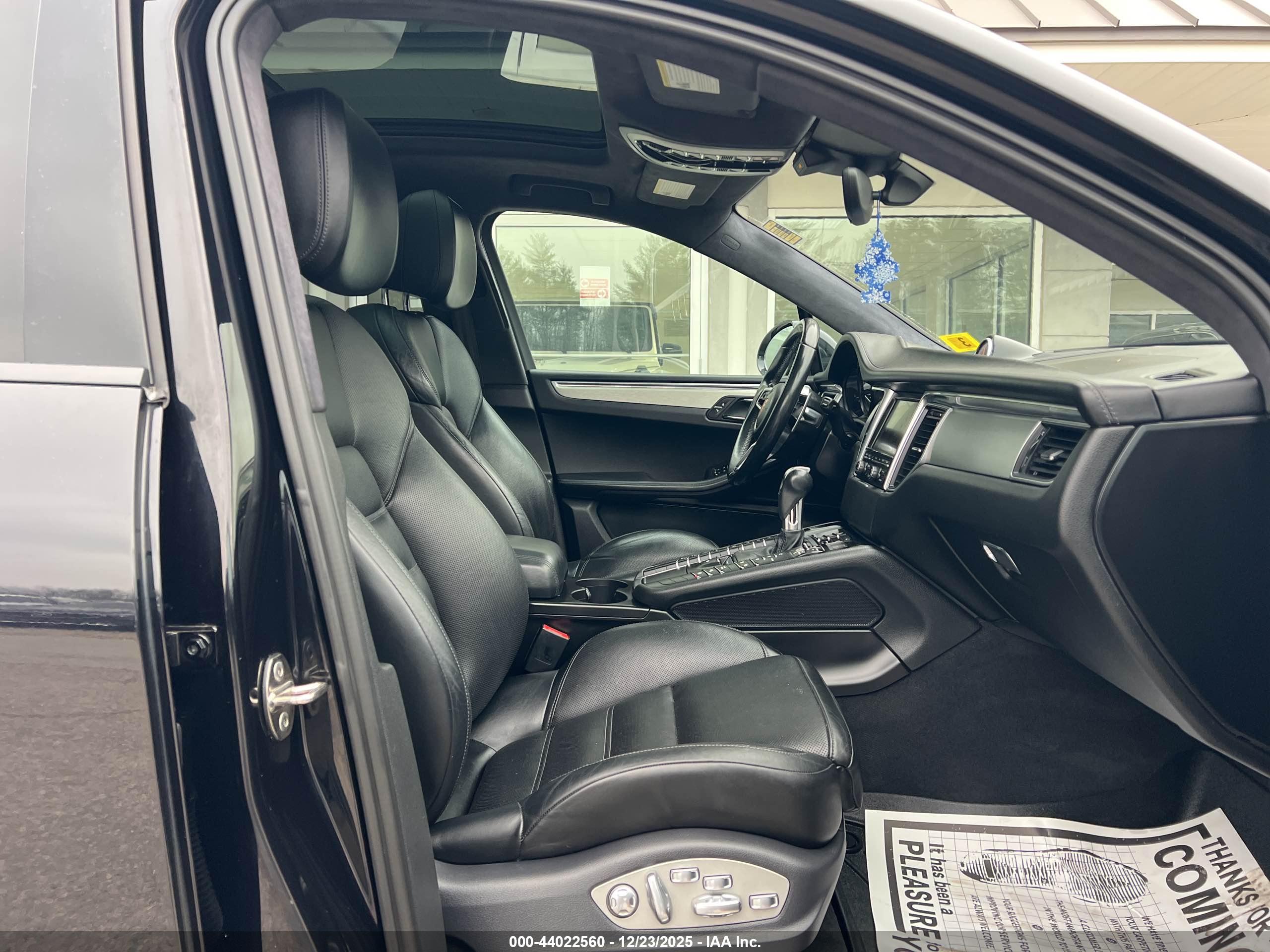 PORSCHE MACAN image 5
