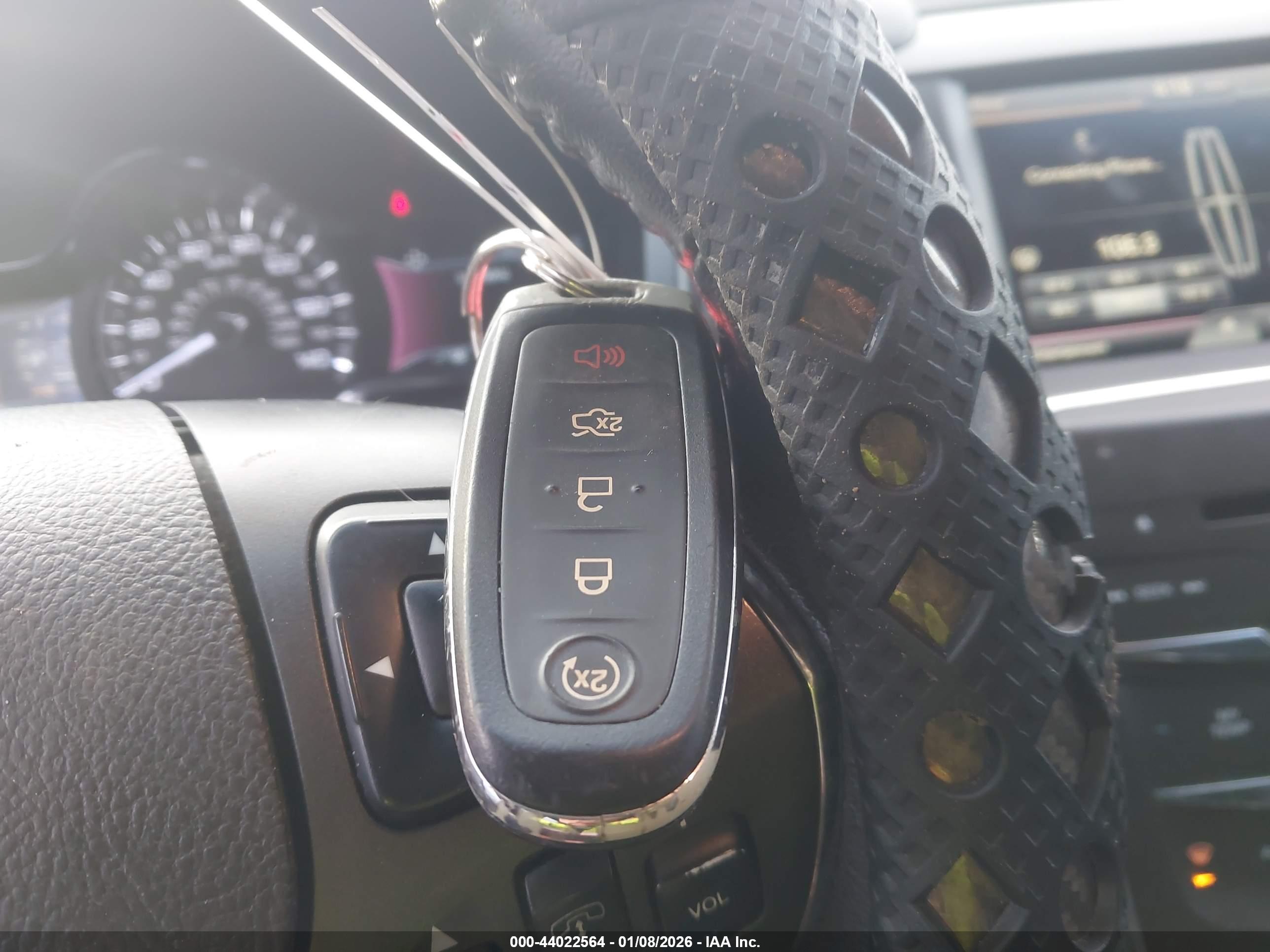 LINCOLN MKS image 11