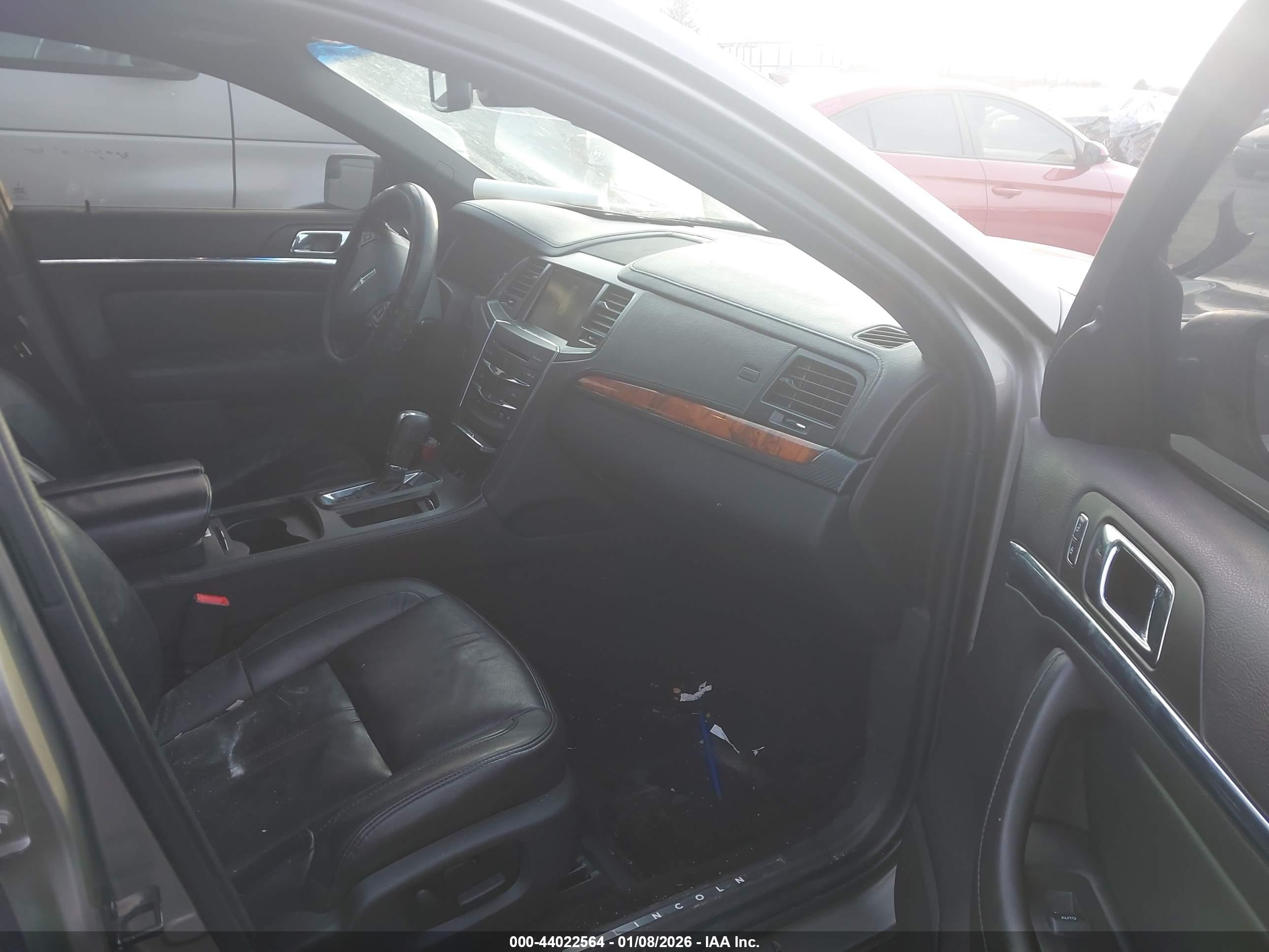 LINCOLN MKS image 5