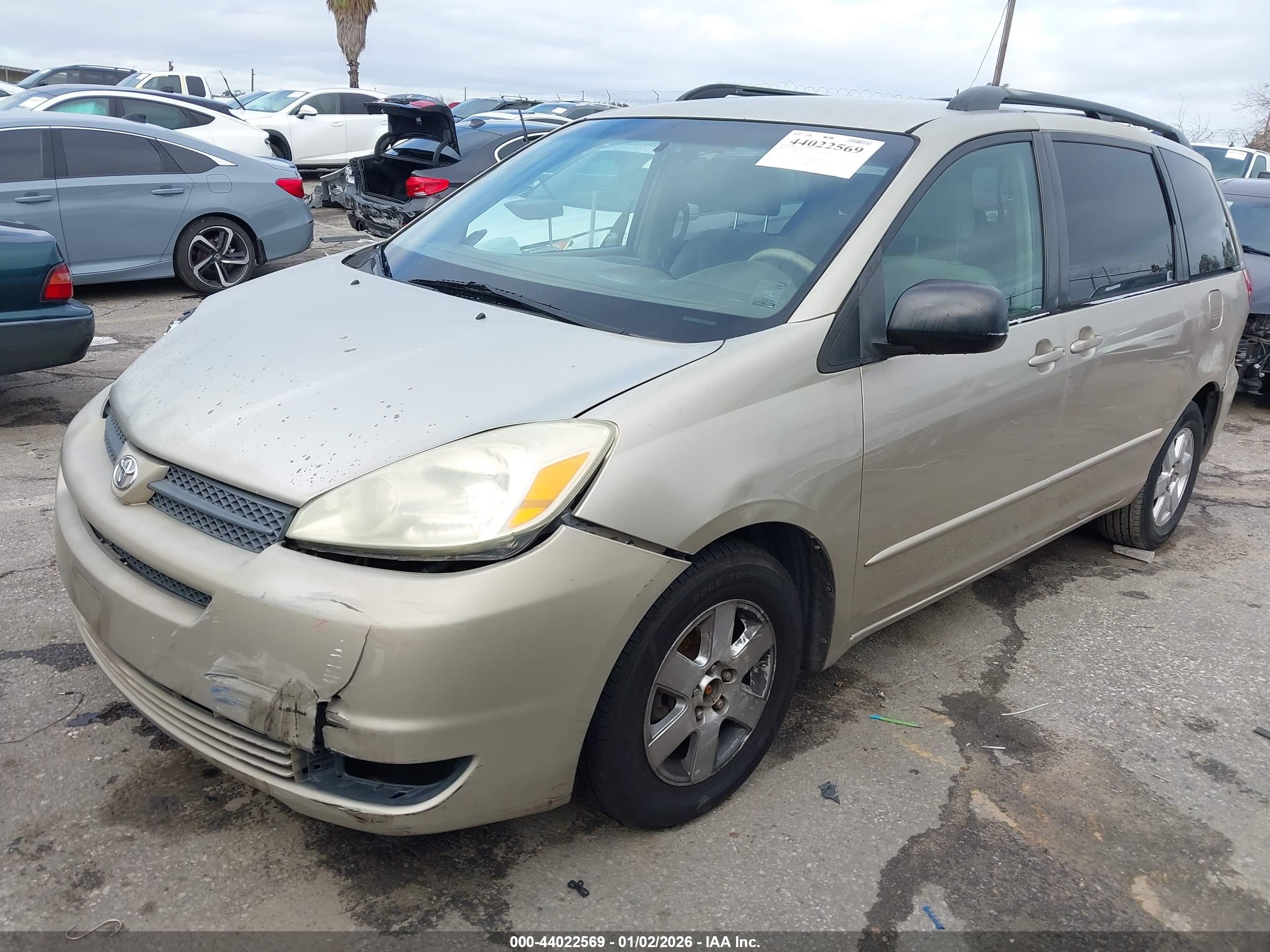TOYOTA SIENNA image 2