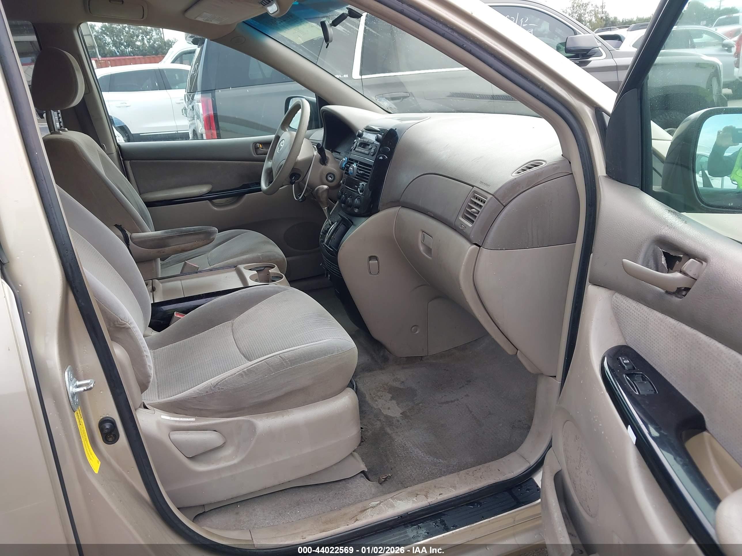 TOYOTA SIENNA image 5