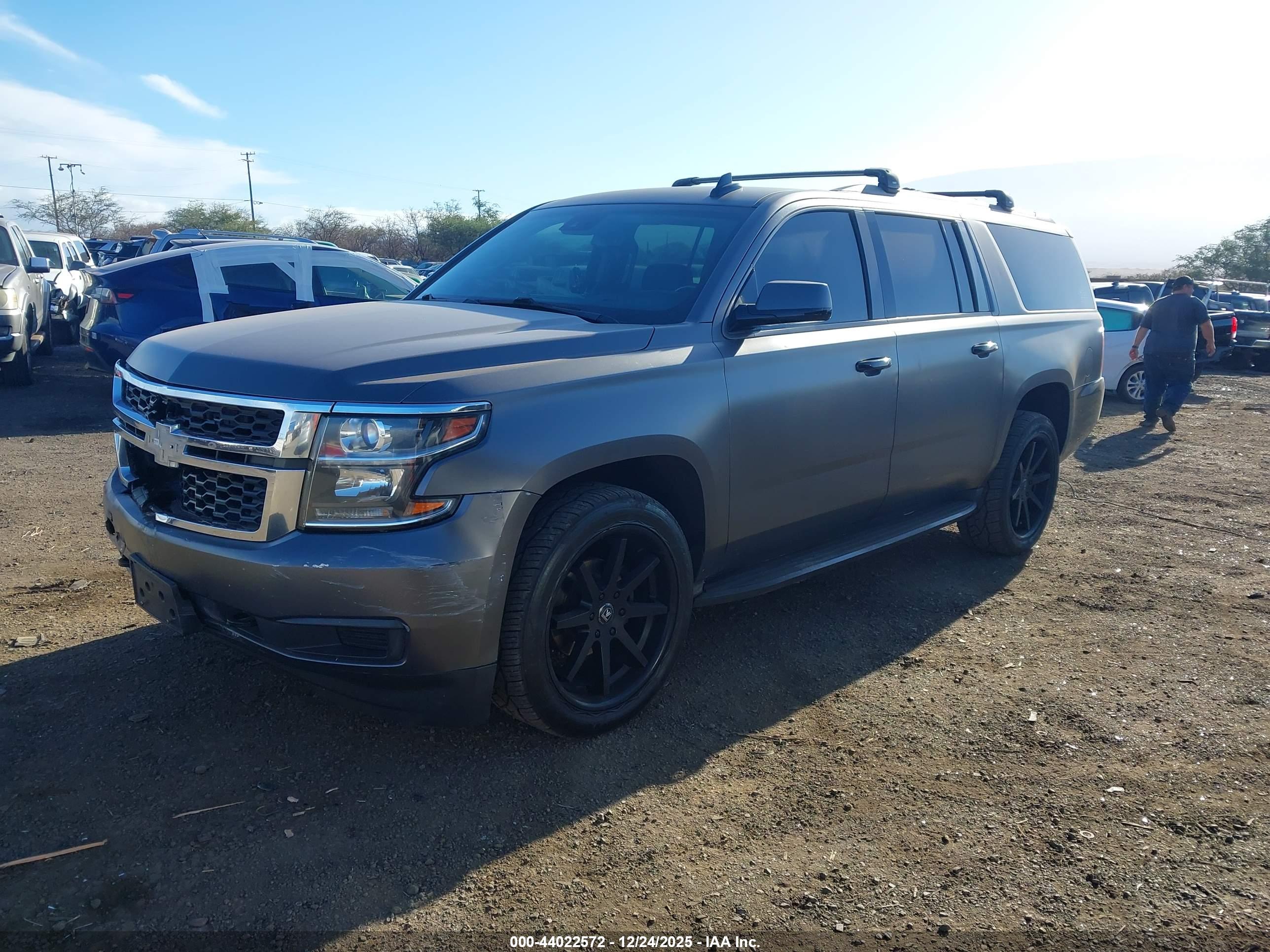 CHEVROLET SUBURBAN image 2