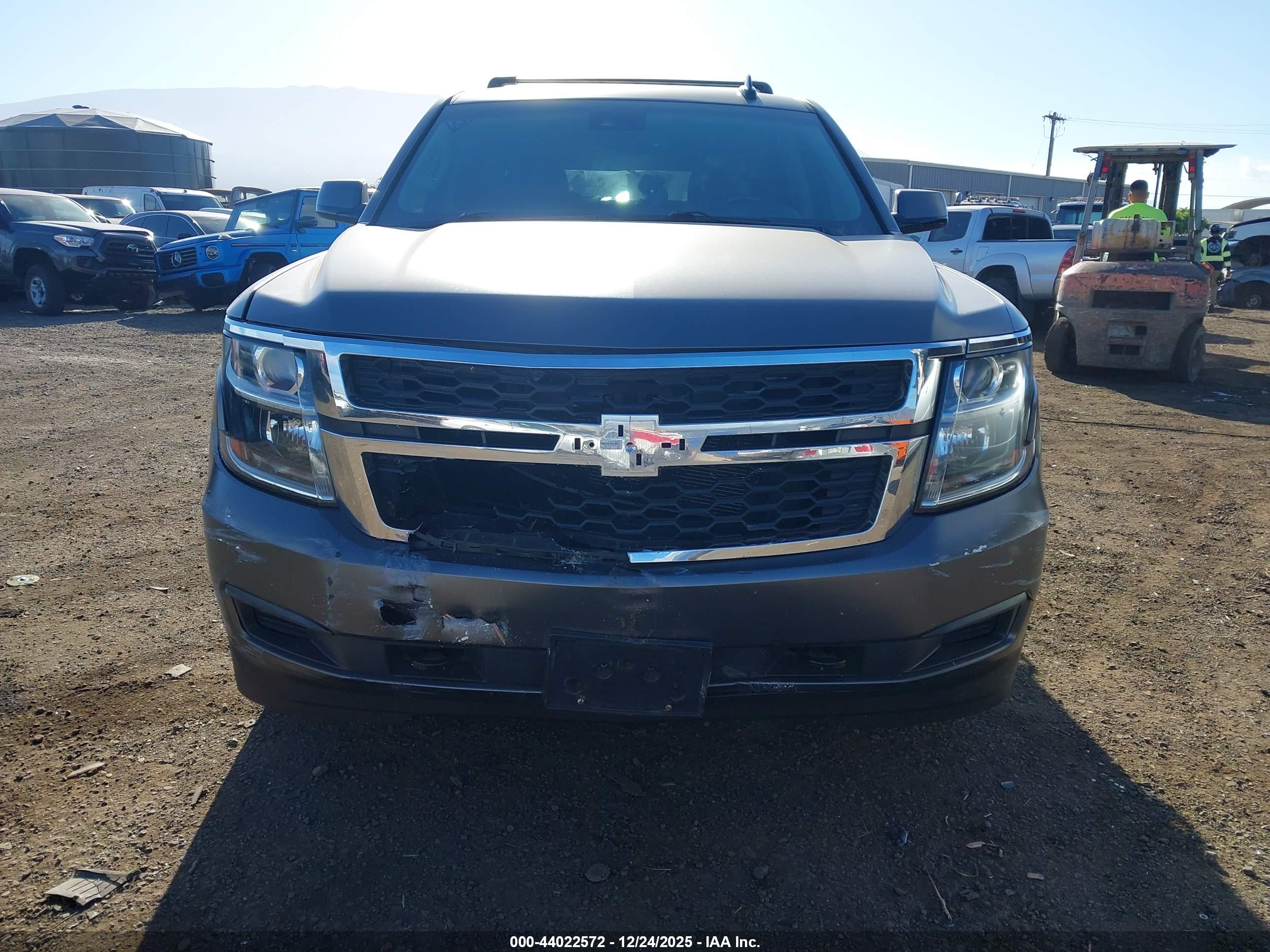 CHEVROLET SUBURBAN image 6