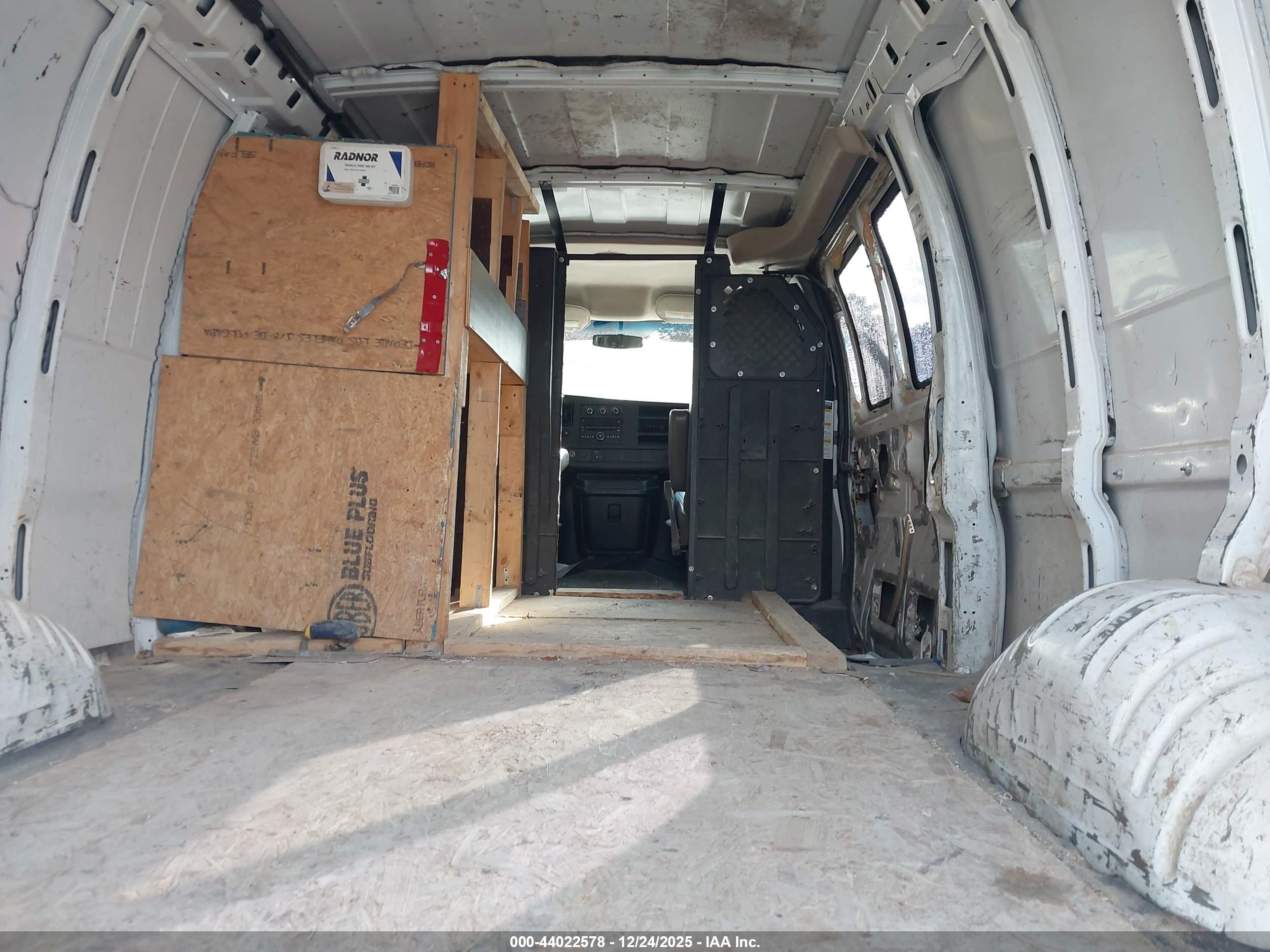CHEVROLET EXPRESS image 8
