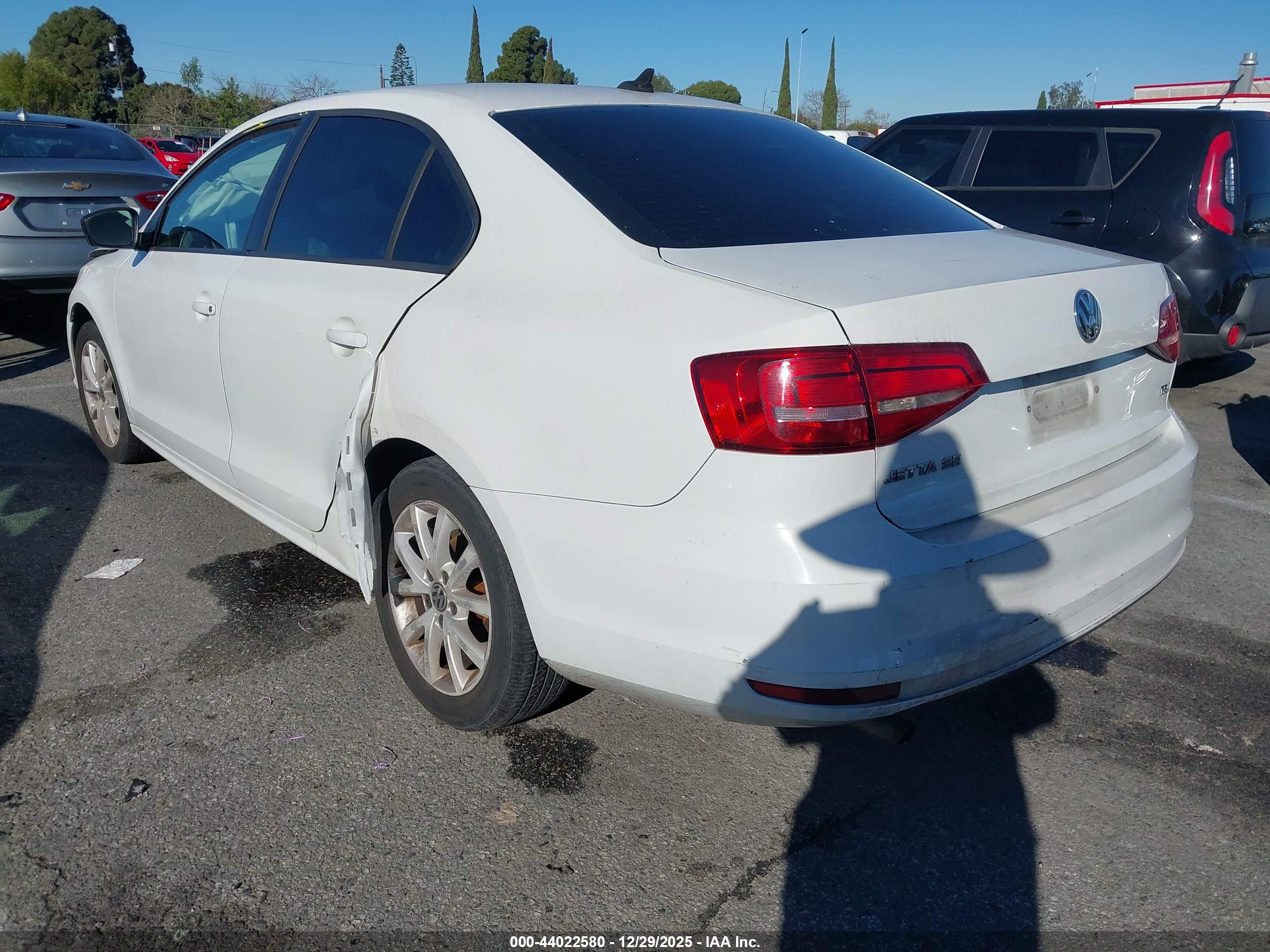 VOLKSWAGEN JETTA image 3