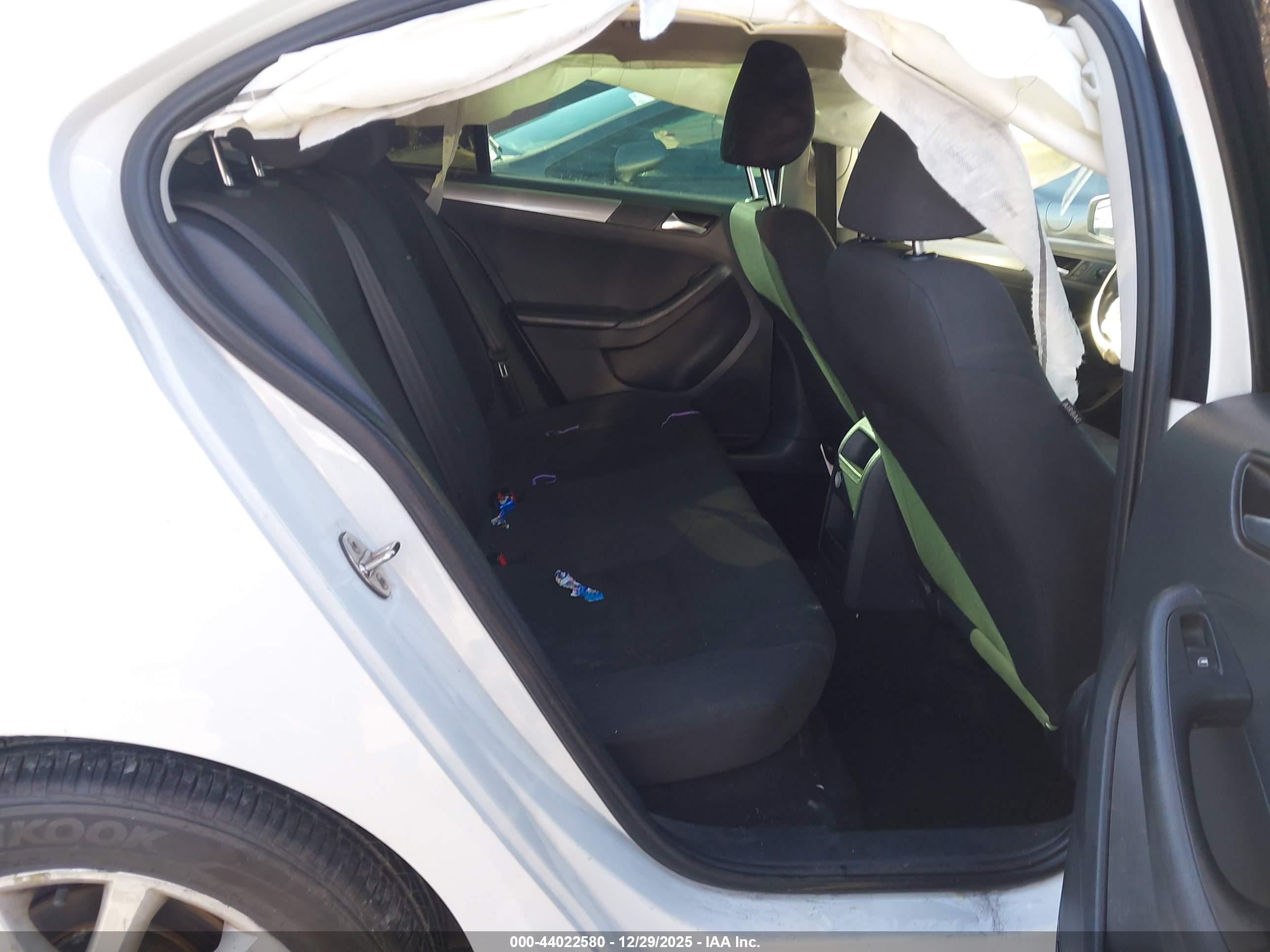 VOLKSWAGEN JETTA image 8