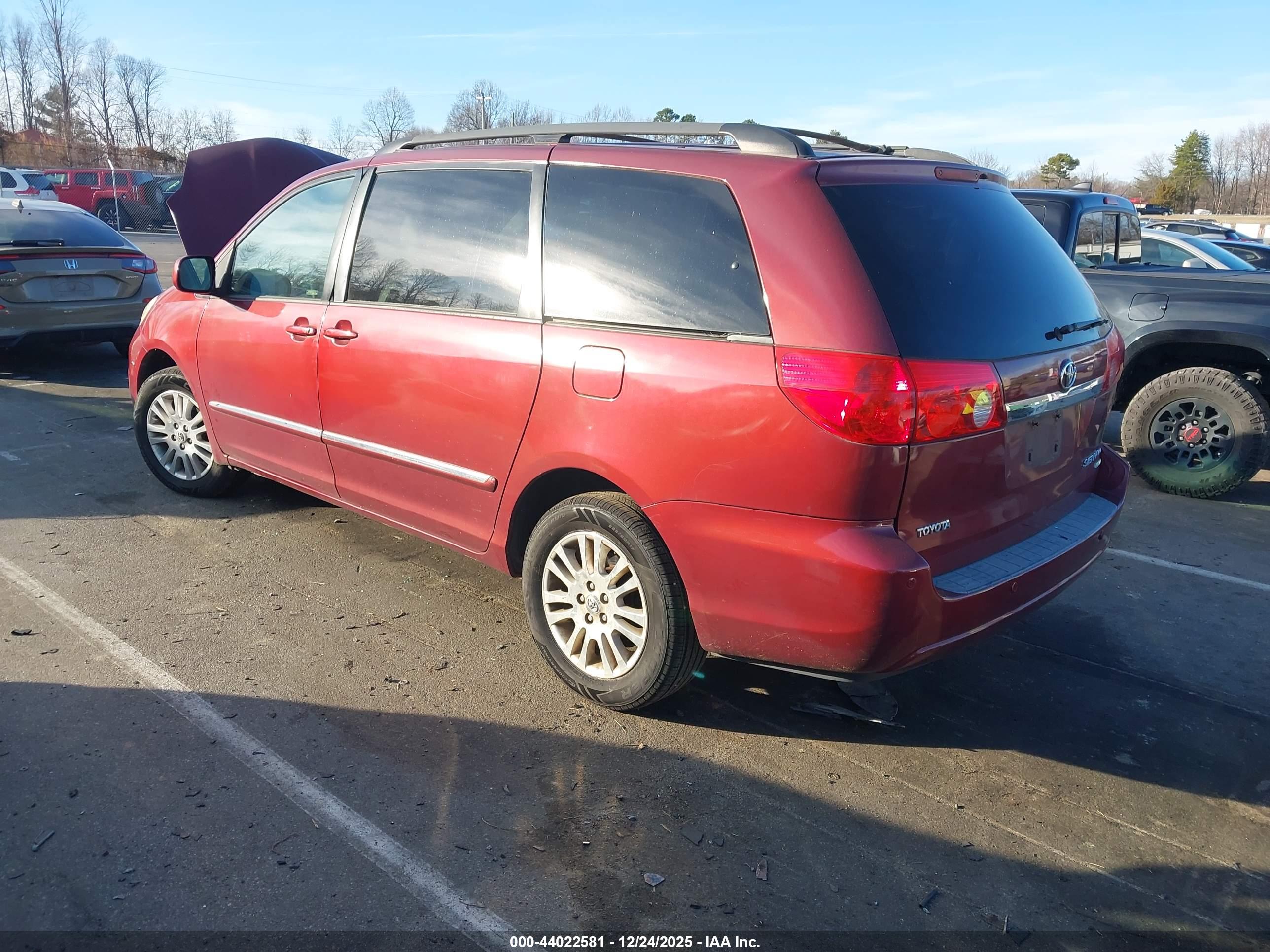 TOYOTA SIENNA image 3