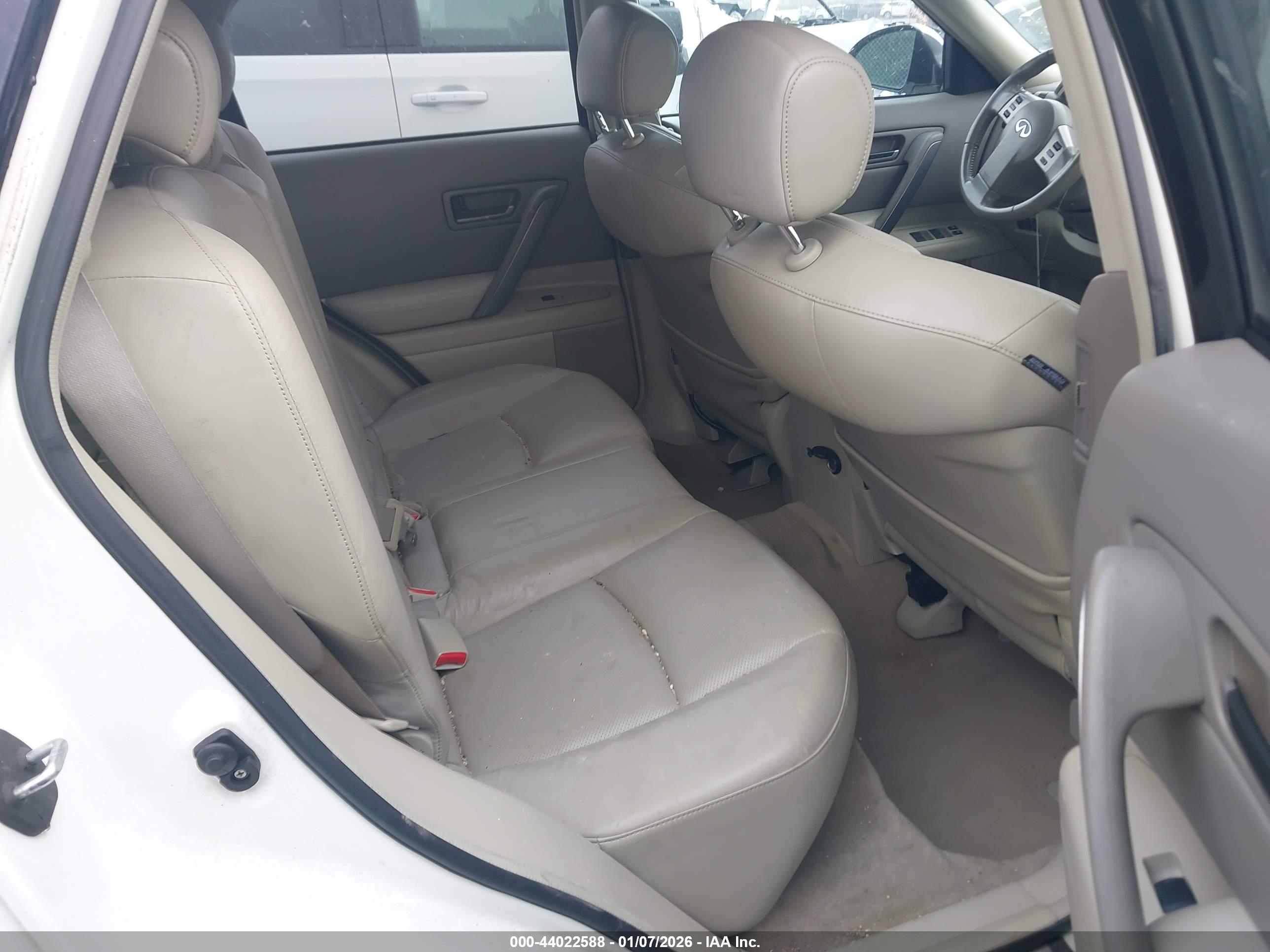 INFINITI FX35 image 8