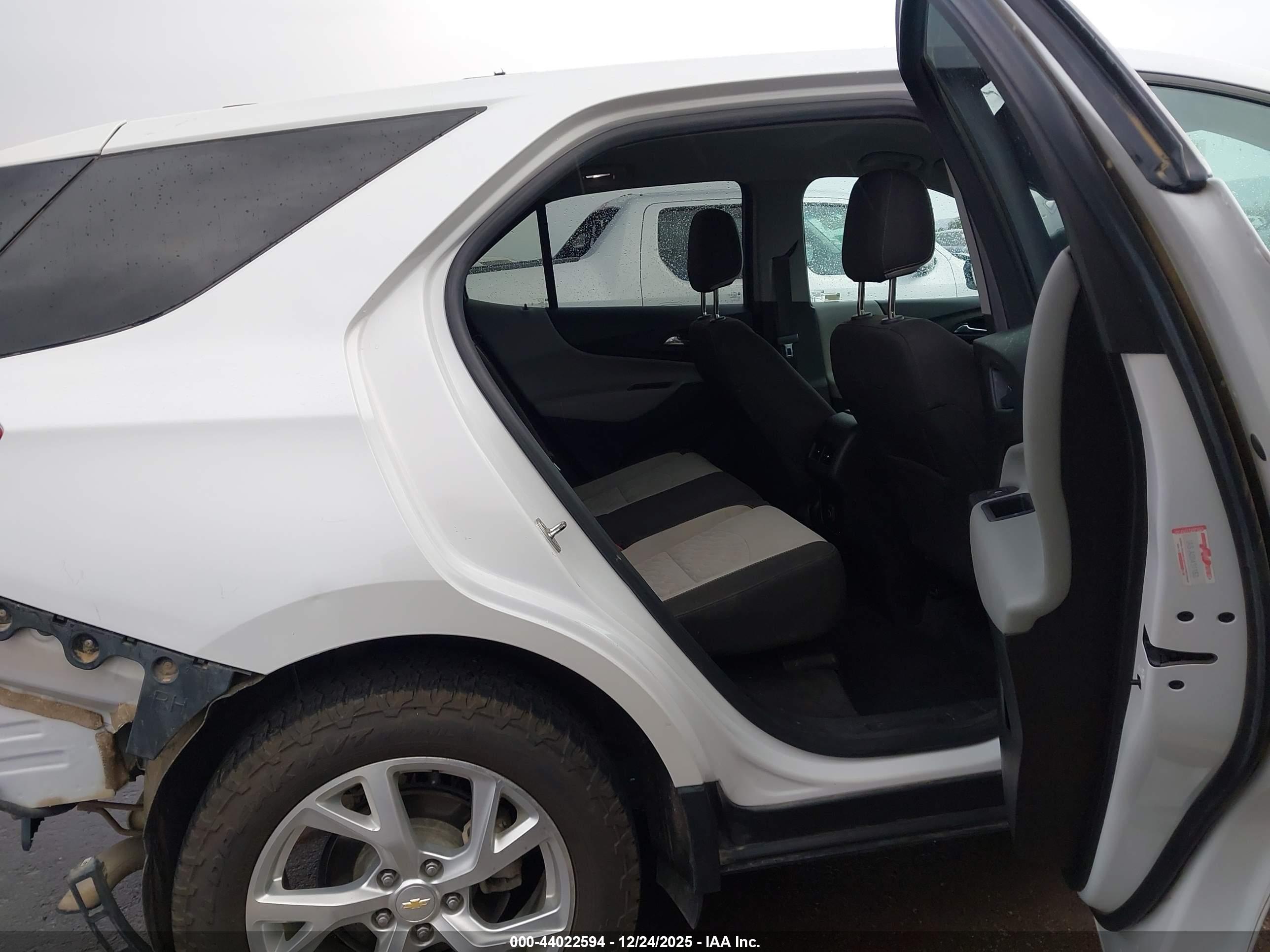 CHEVROLET EQUINOX image 8