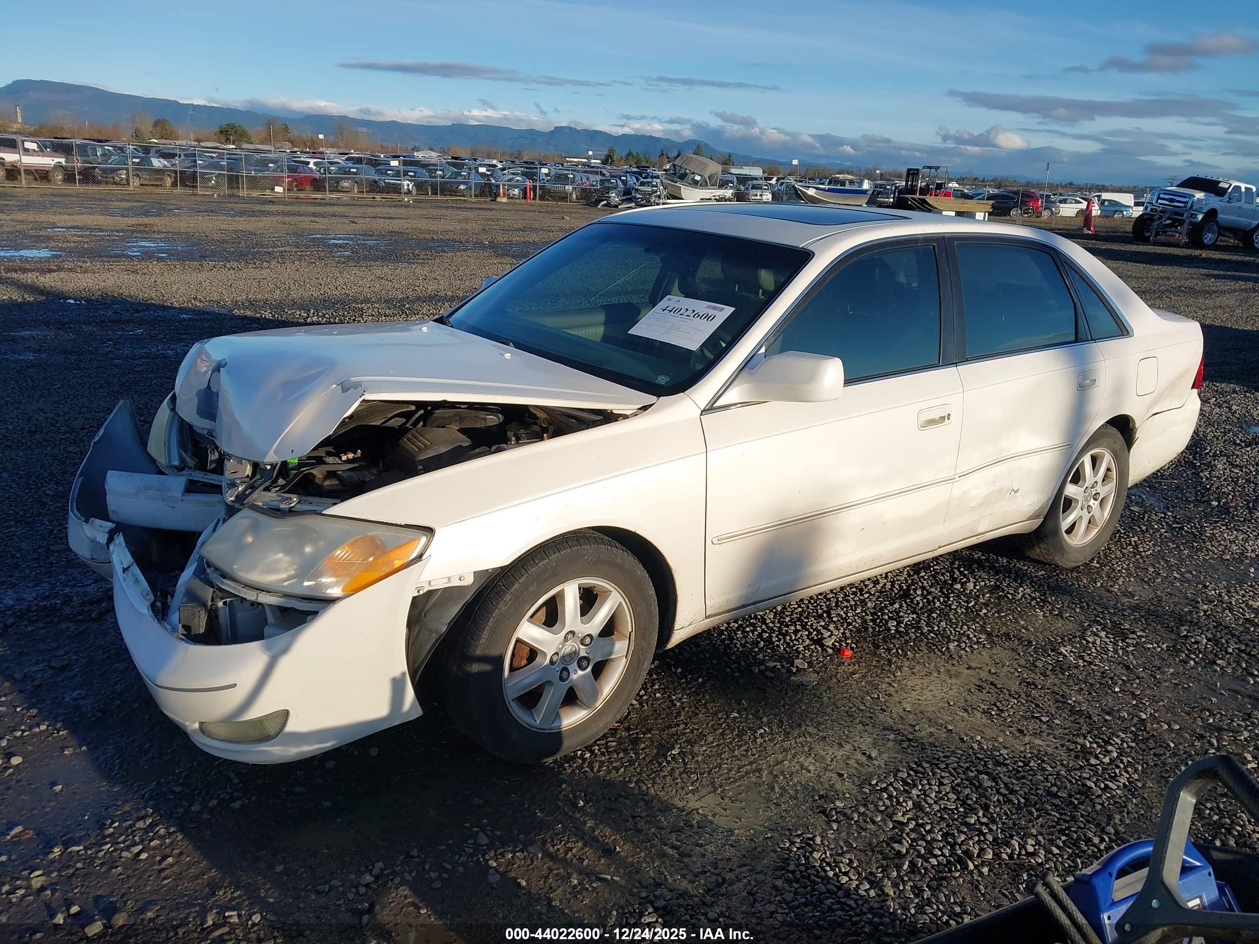TOYOTA AVALON image 2