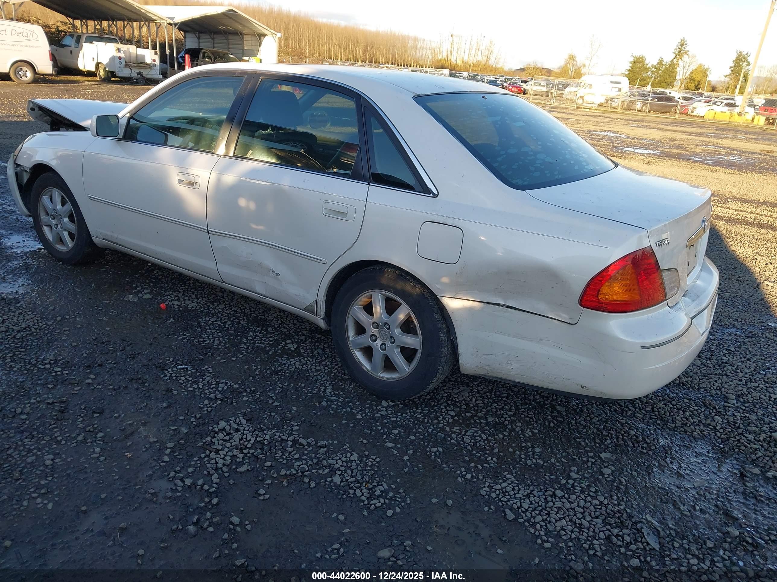 TOYOTA AVALON image 3
