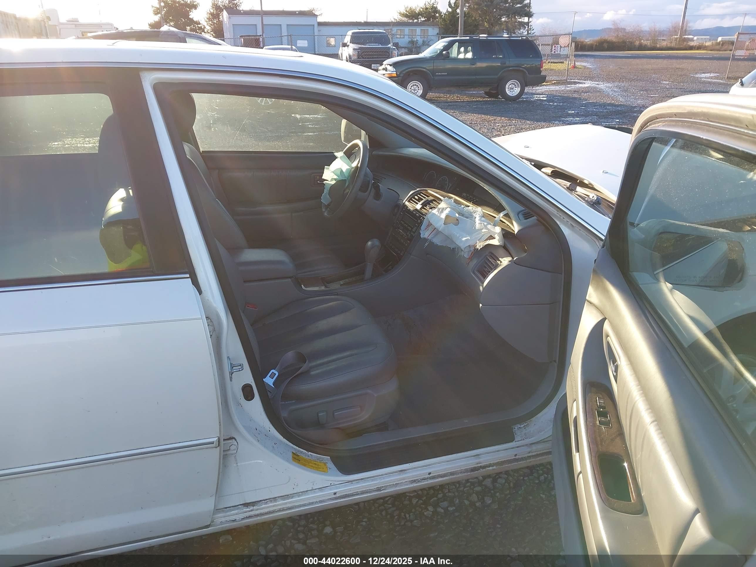 TOYOTA AVALON image 5