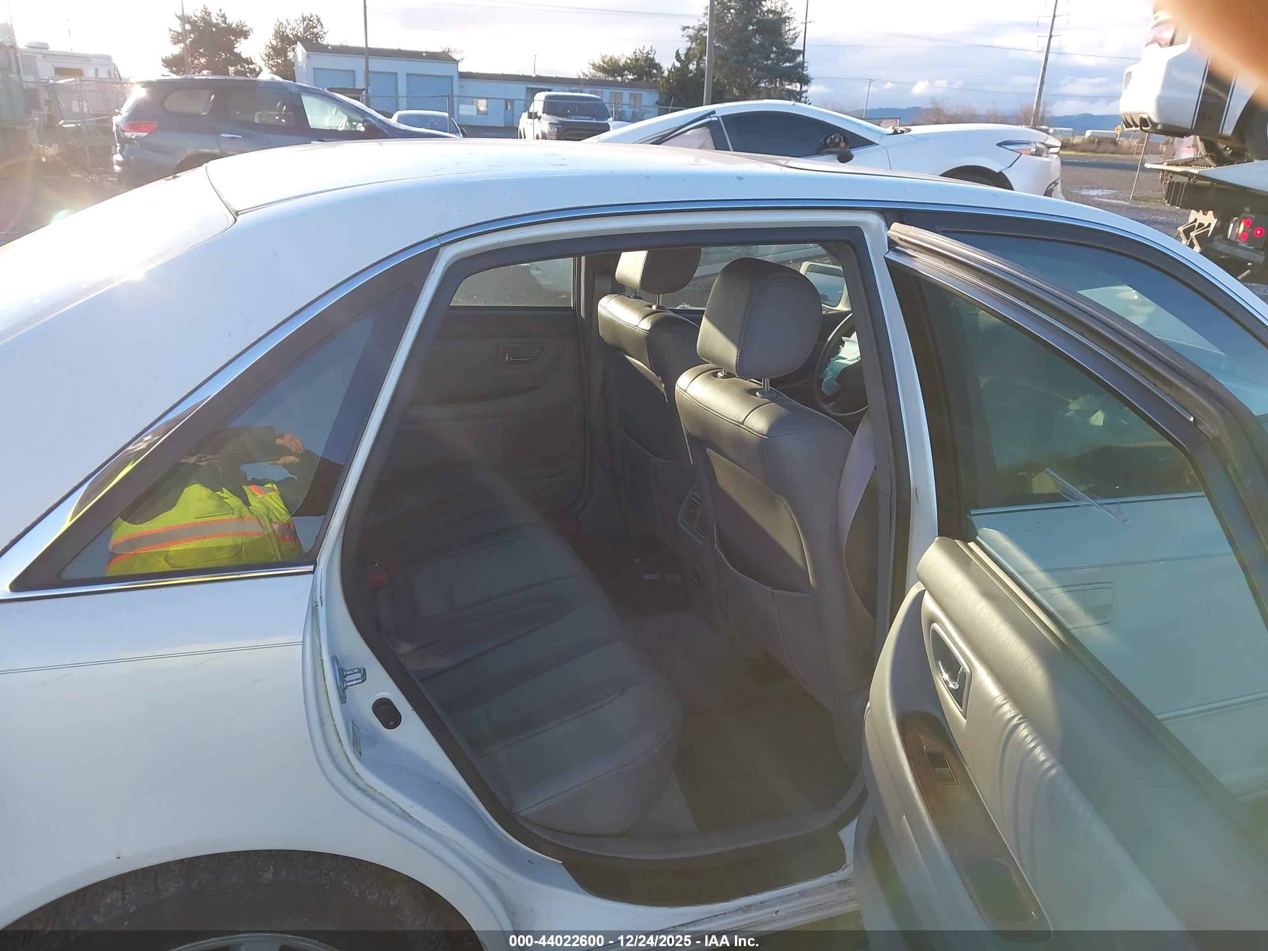 TOYOTA AVALON image 8