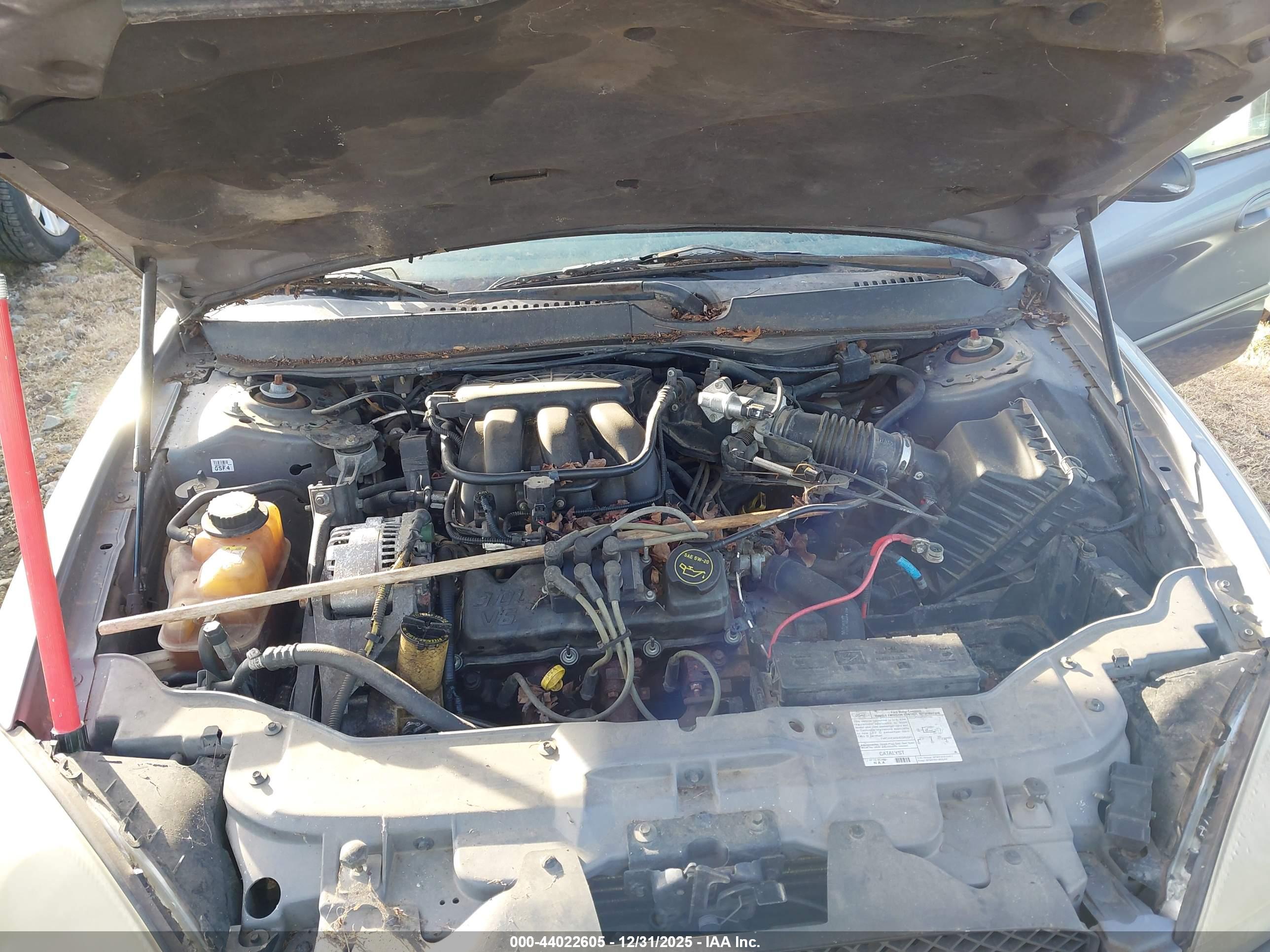 FORD TAURUS image 10