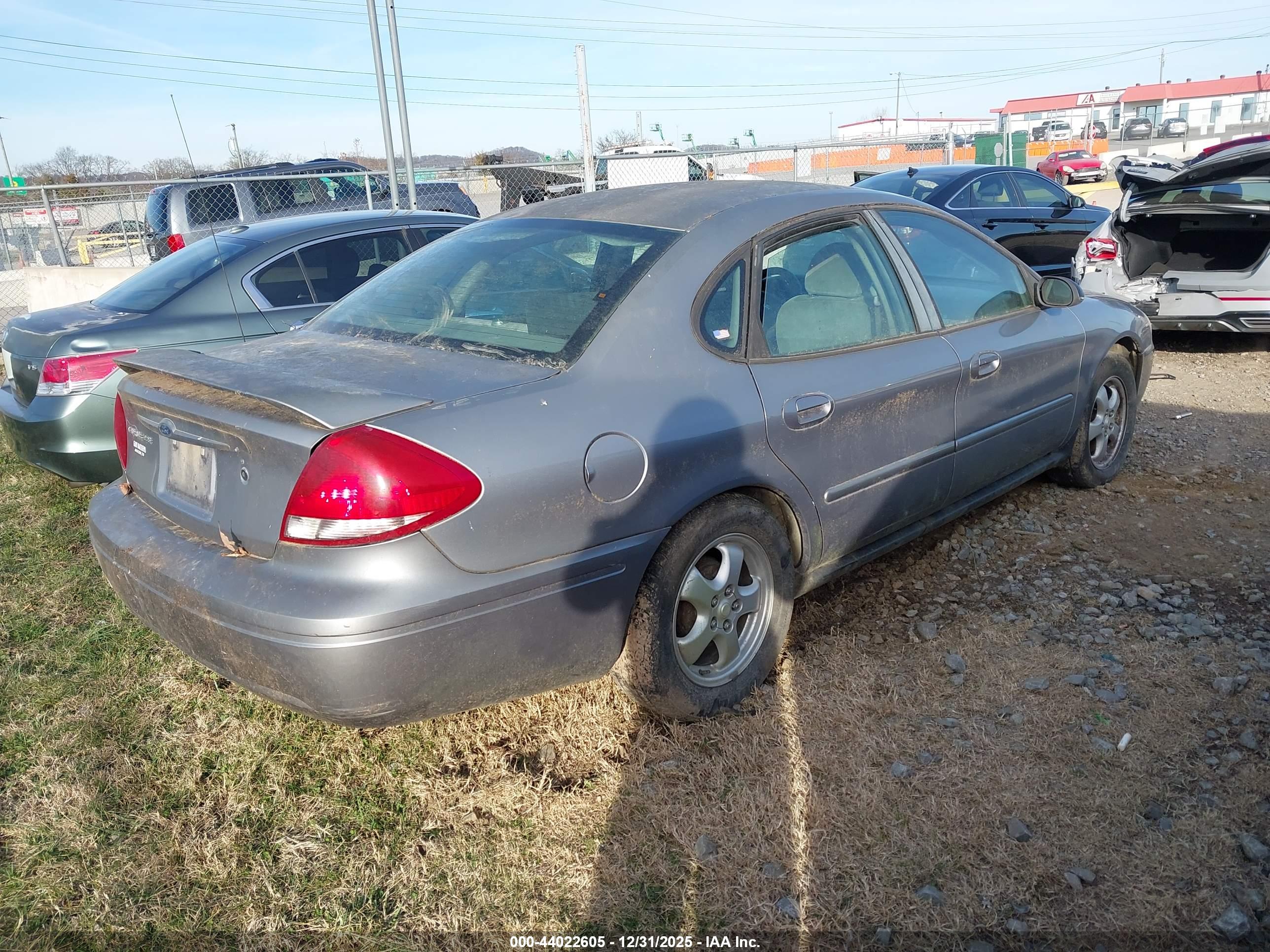 FORD TAURUS image 4