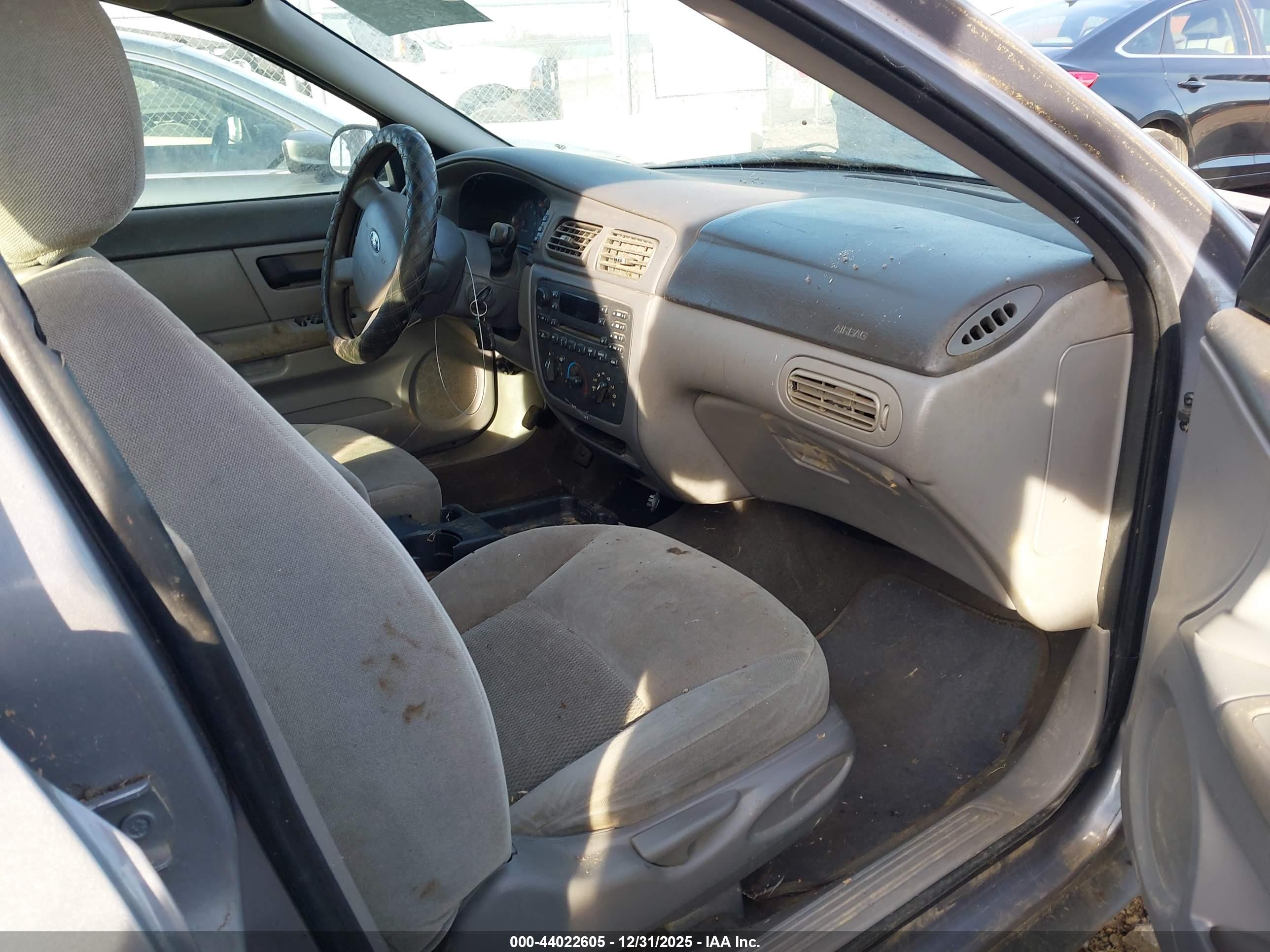 FORD TAURUS image 5