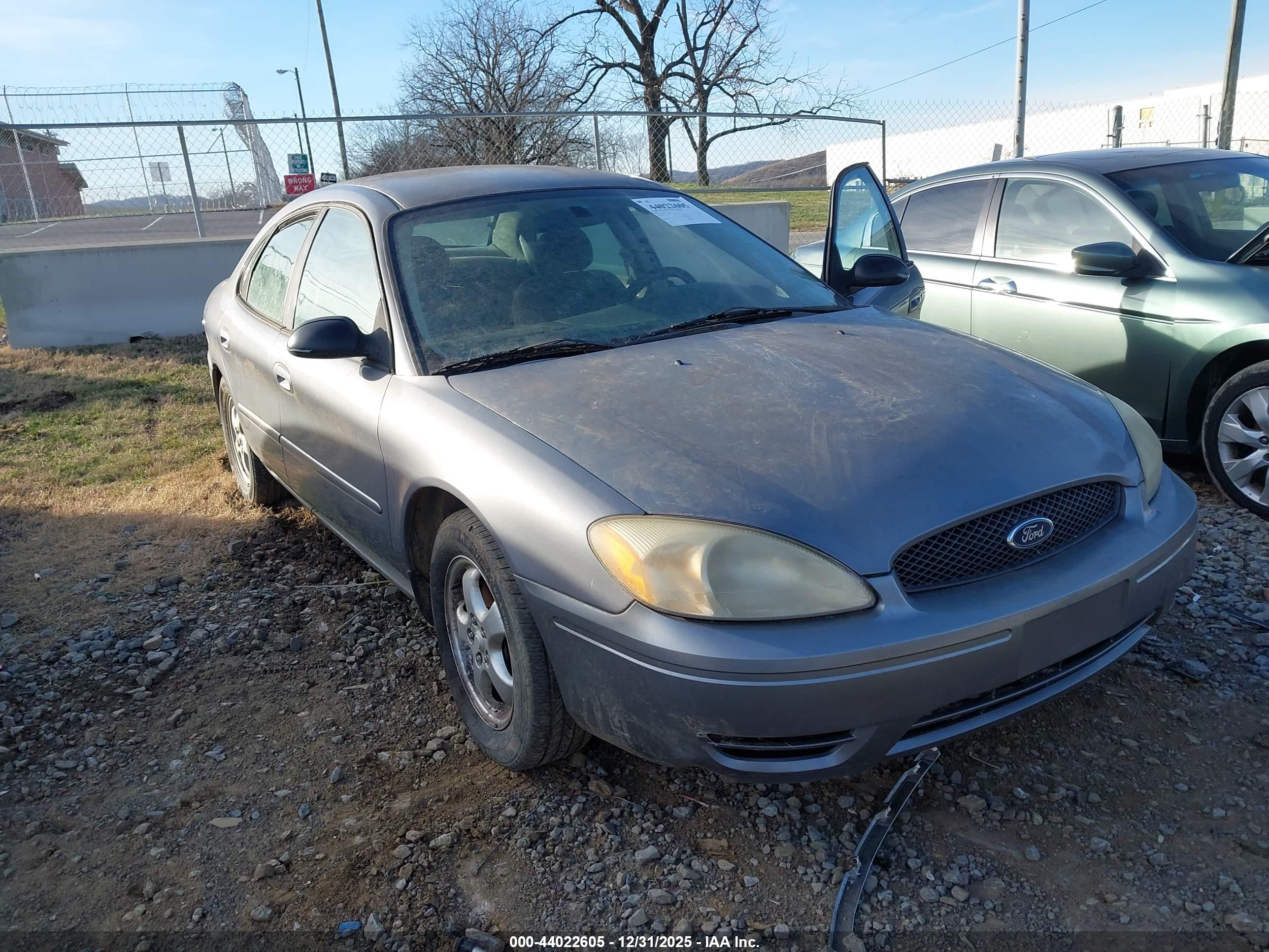 FORD TAURUS image 6