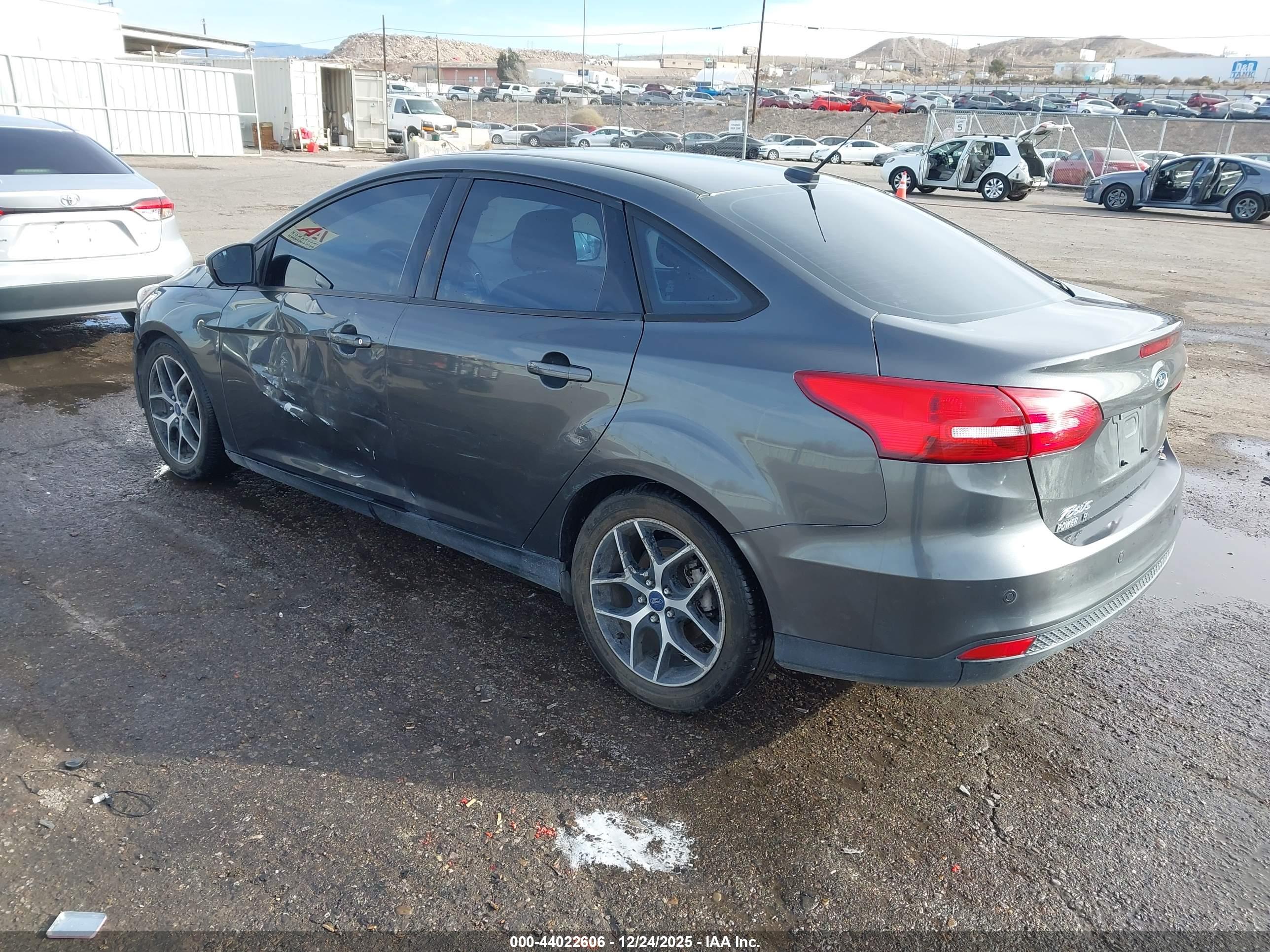 FORD FOCUS image 3