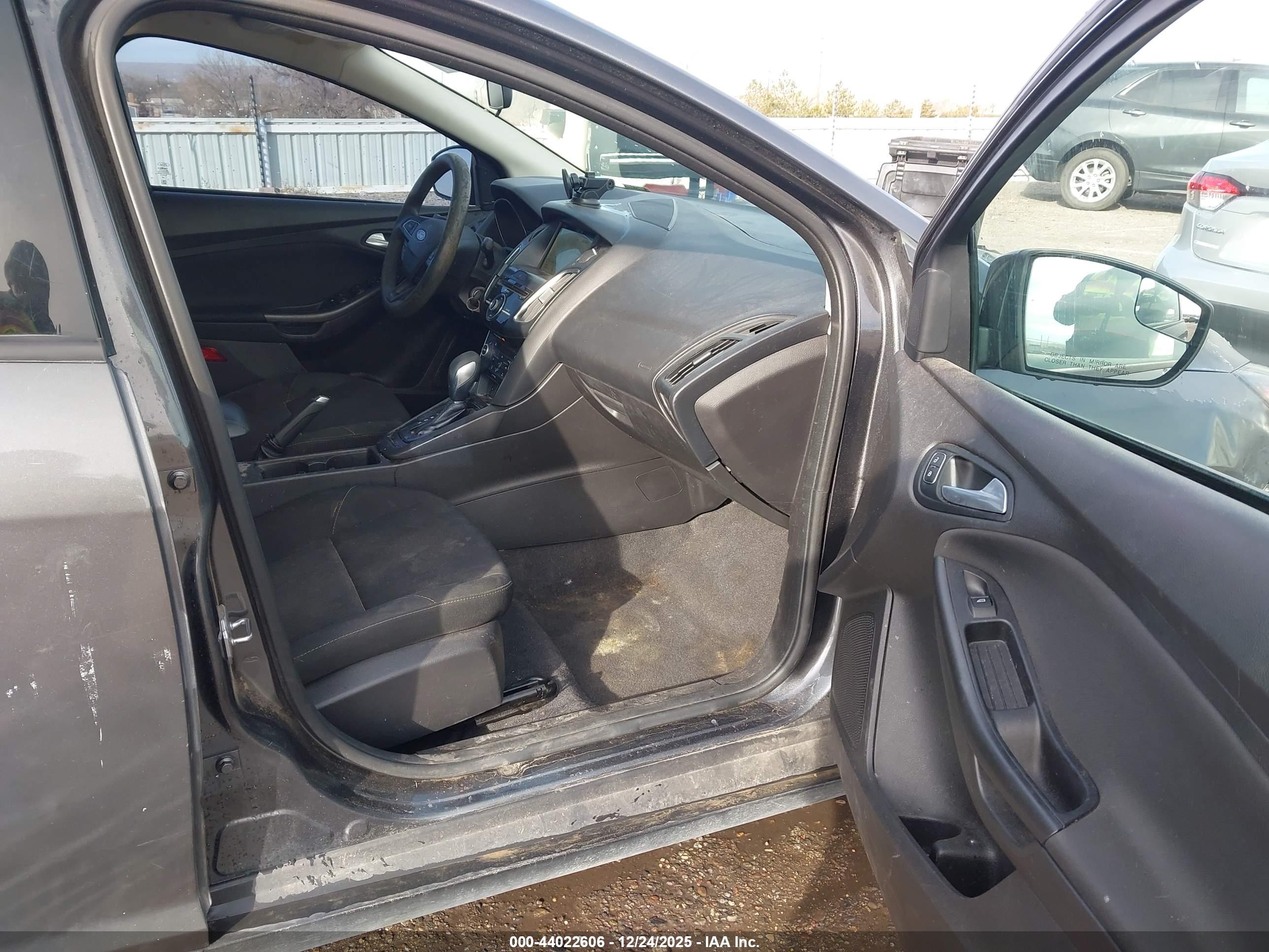 FORD FOCUS image 5