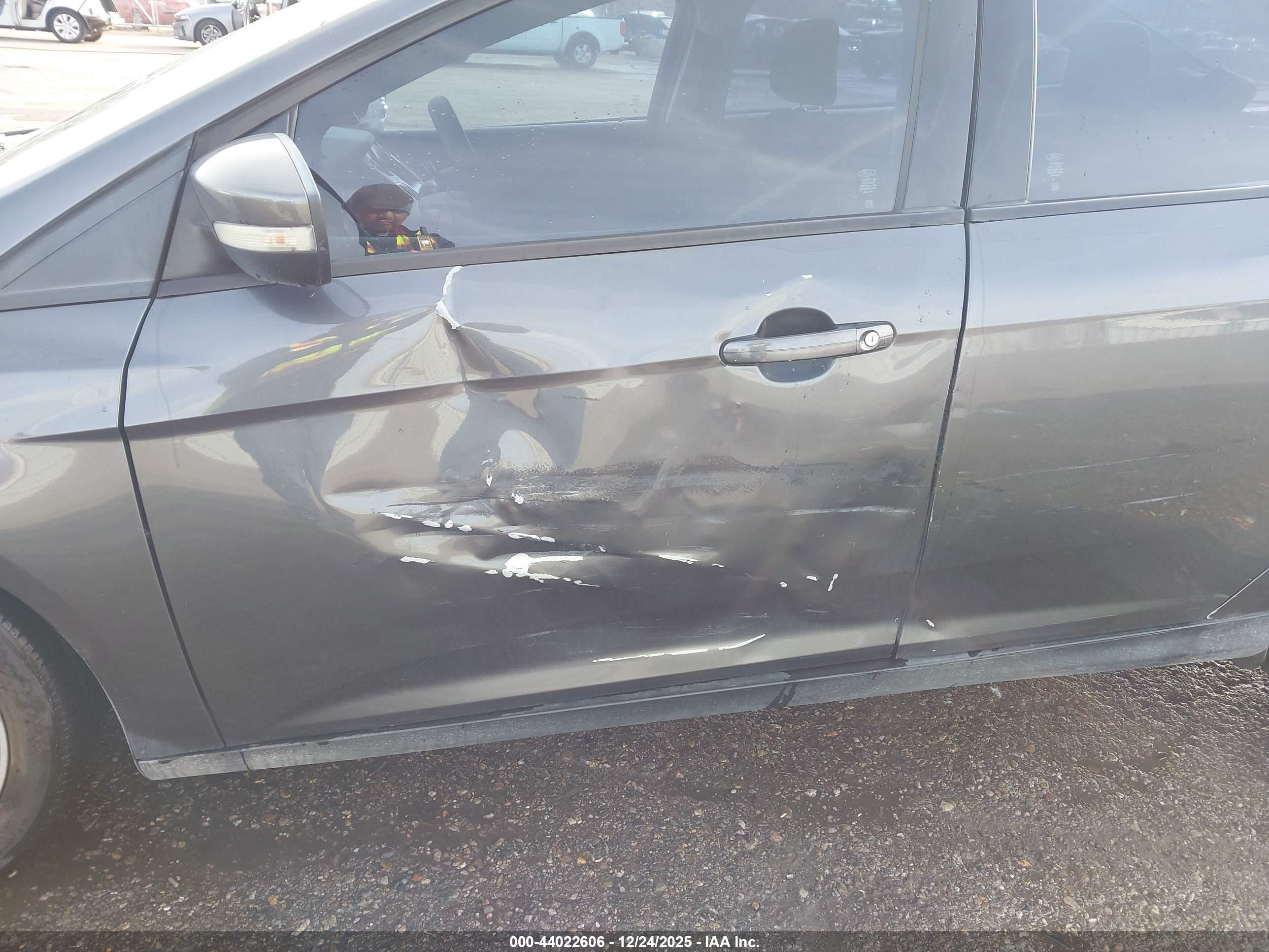 FORD FOCUS image 6