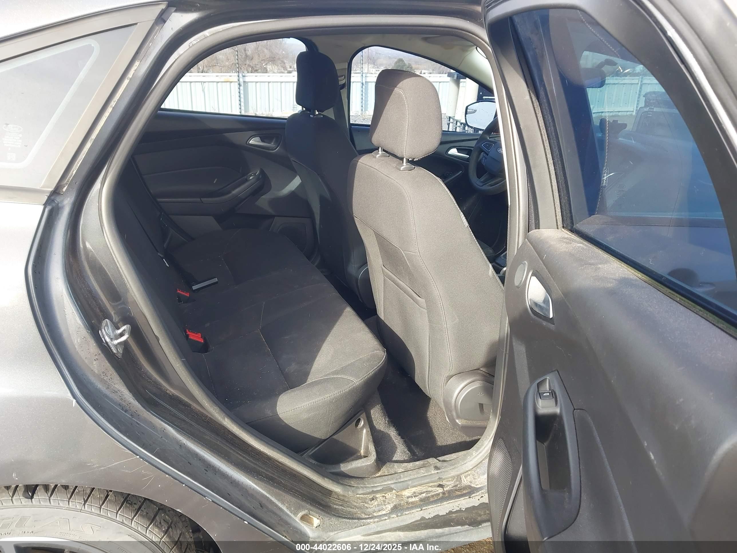 FORD FOCUS image 8