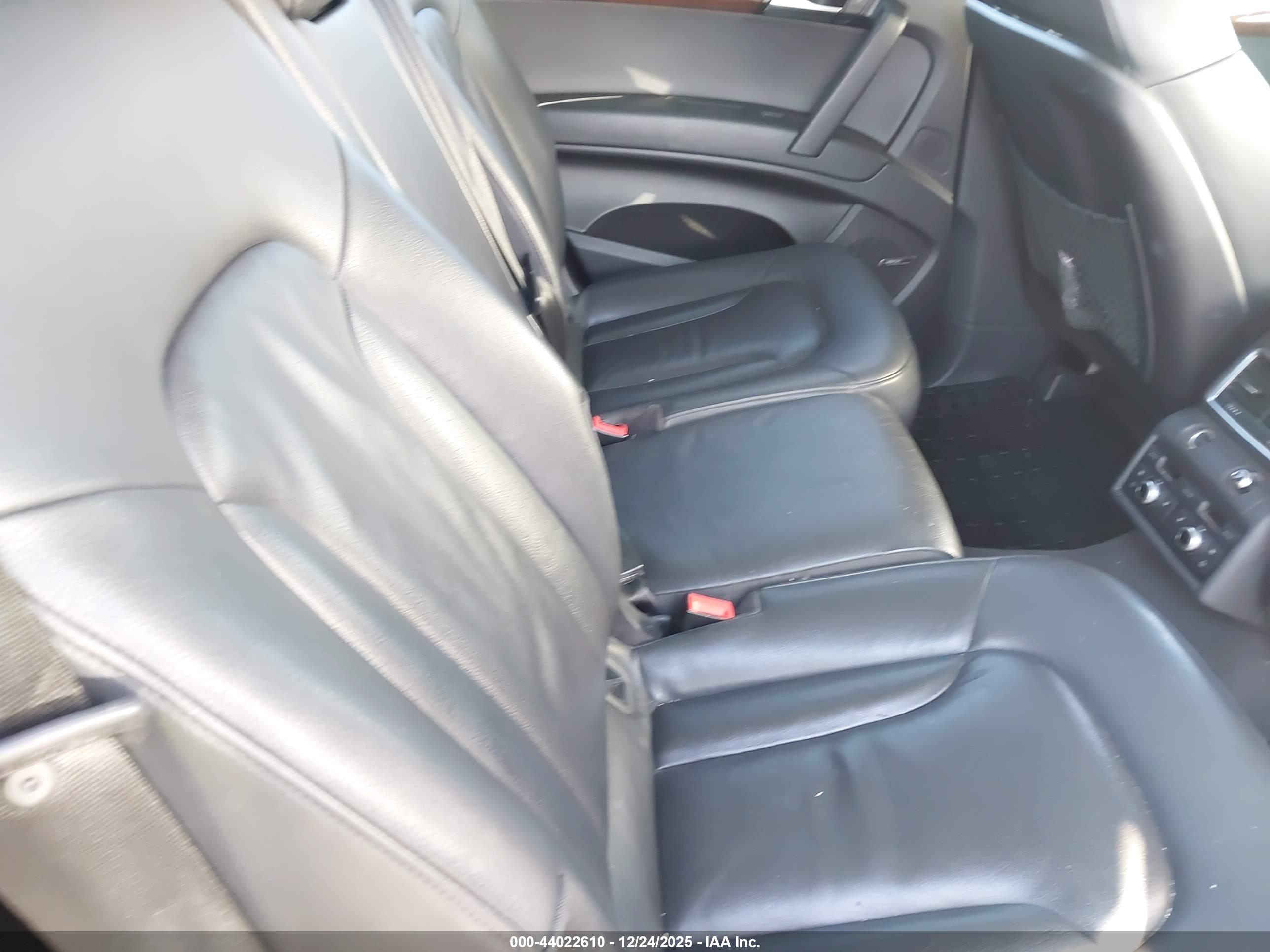 AUDI Q7 image 8