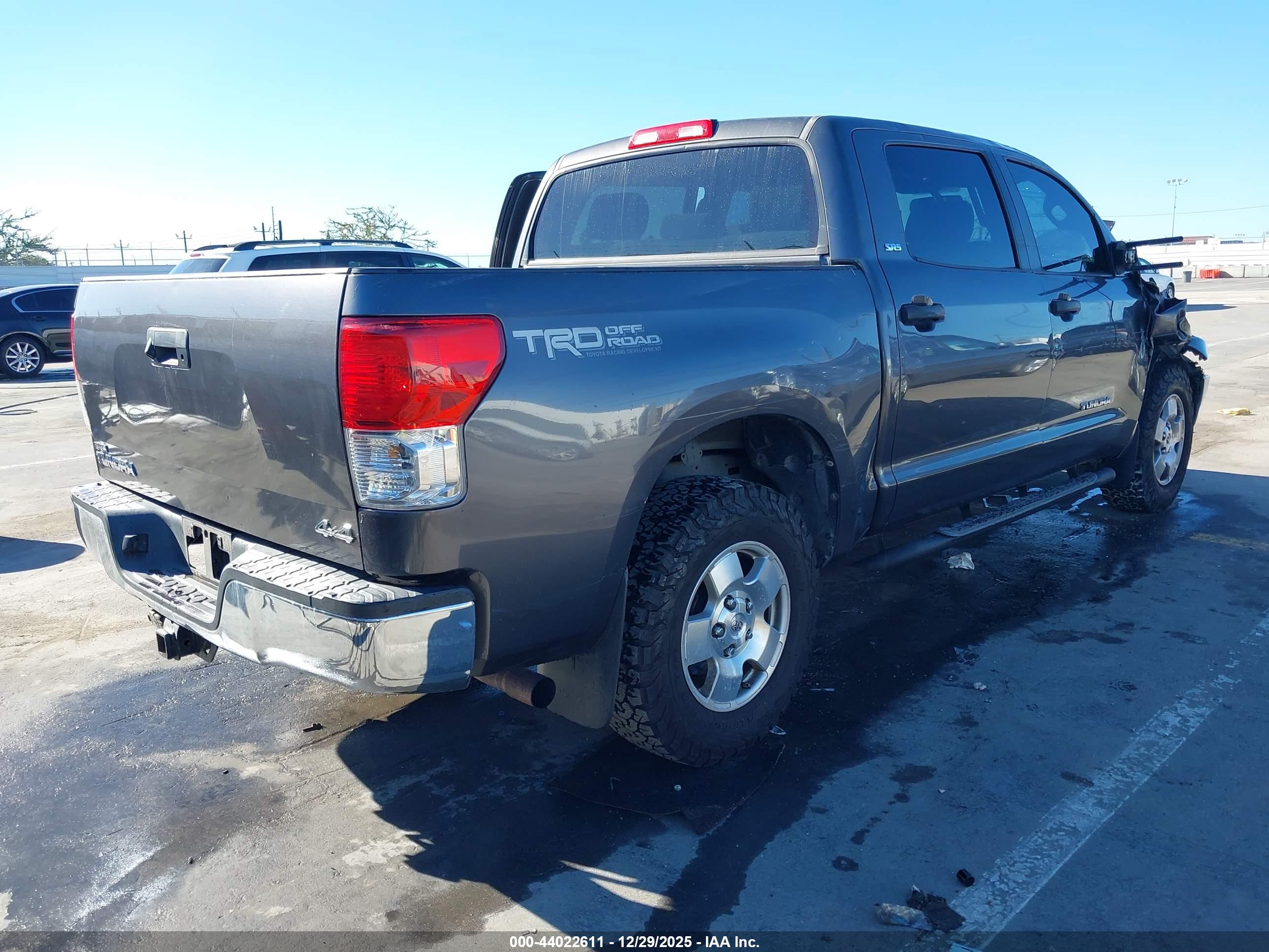 TOYOTA TUNDRA image 4