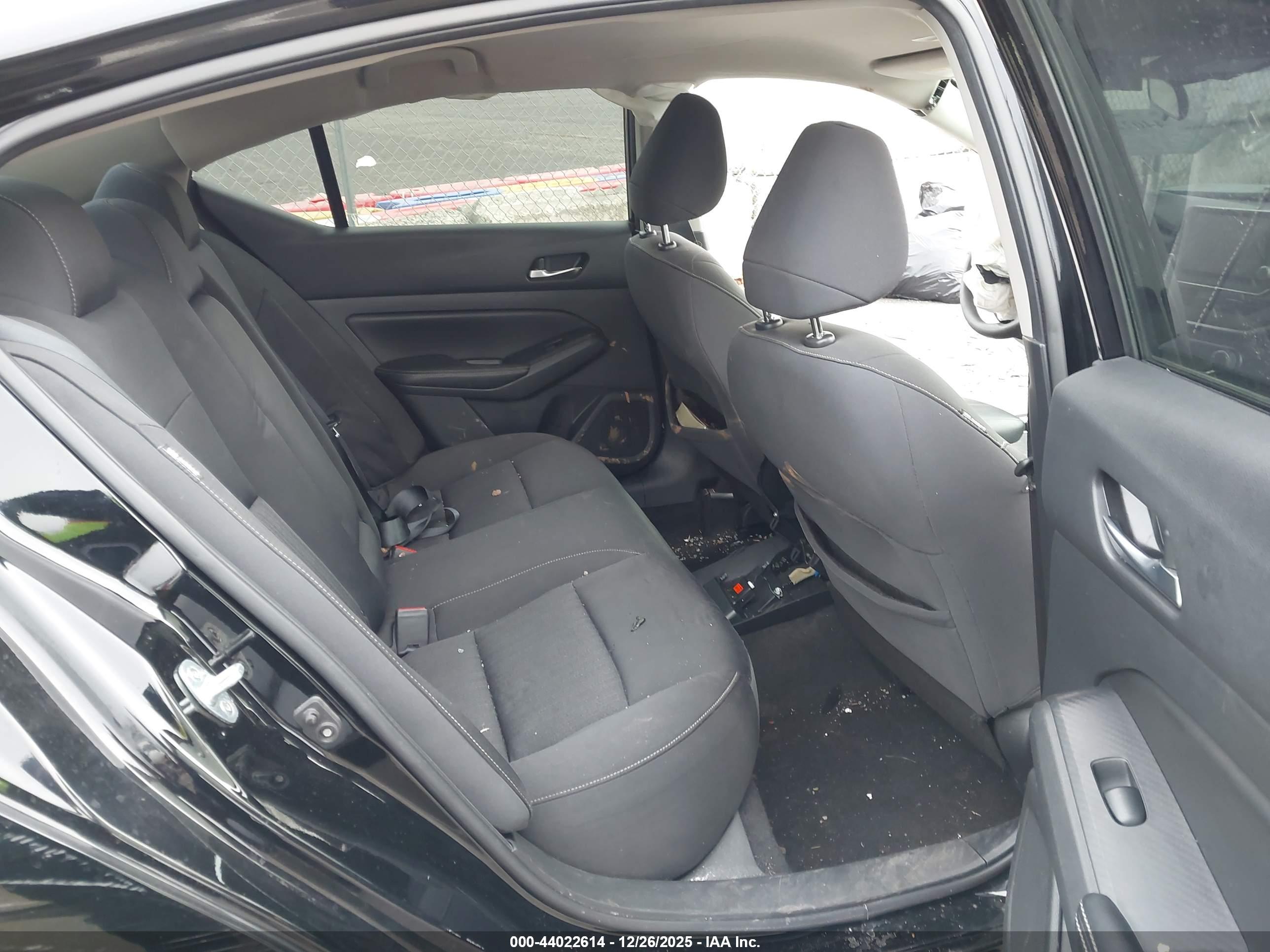 NISSAN ALTIMA image 8