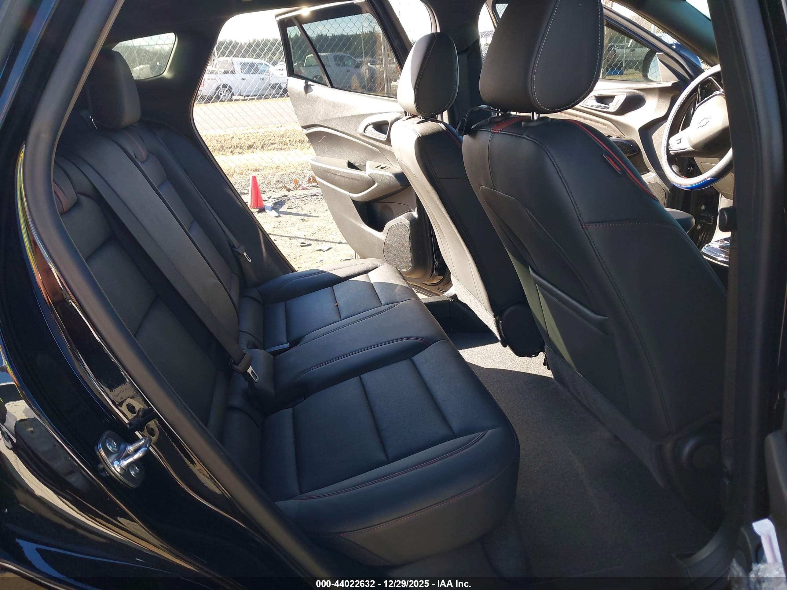 CHEVROLET TRAX image 8