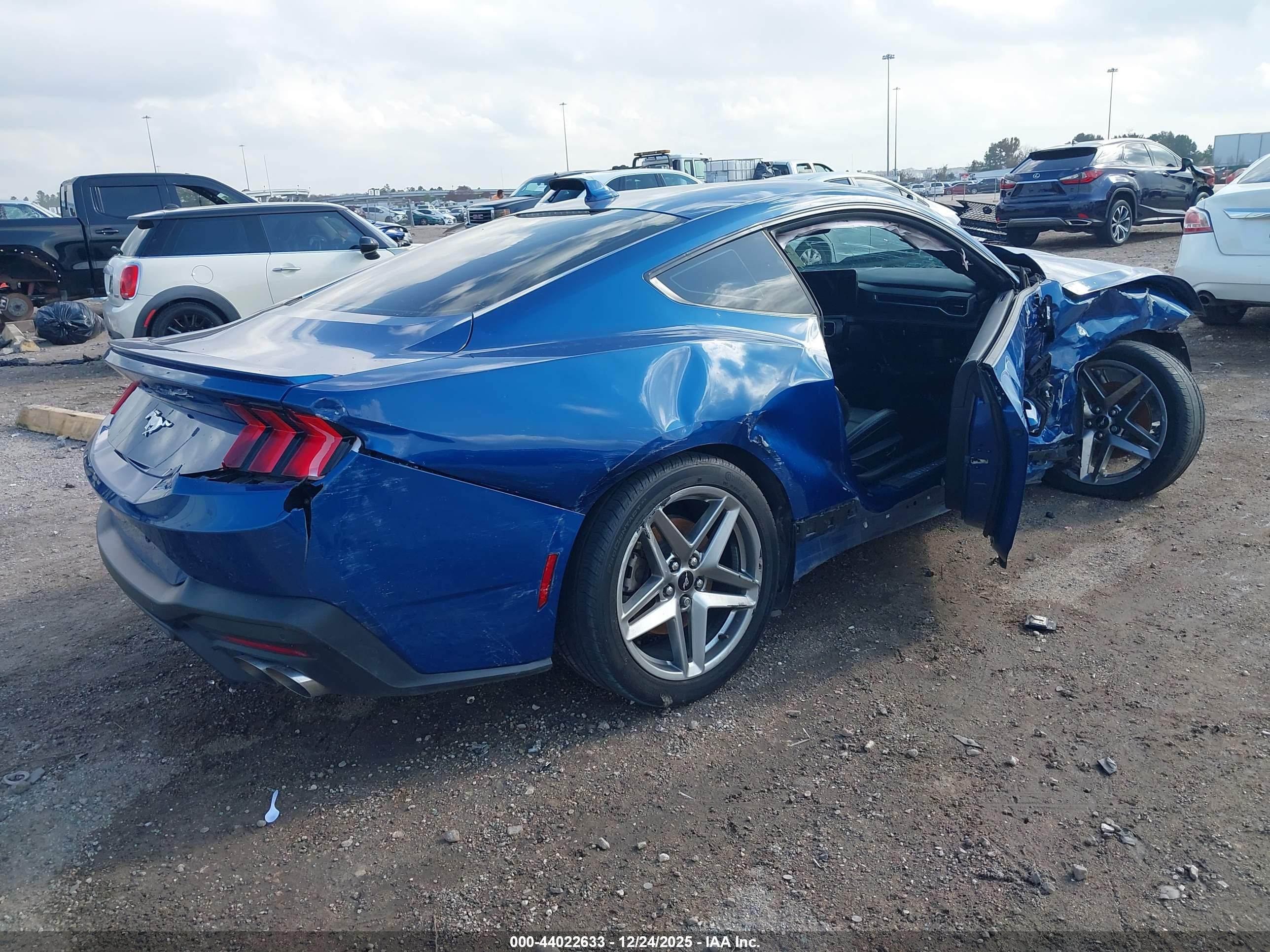 FORD MUSTANG image 4