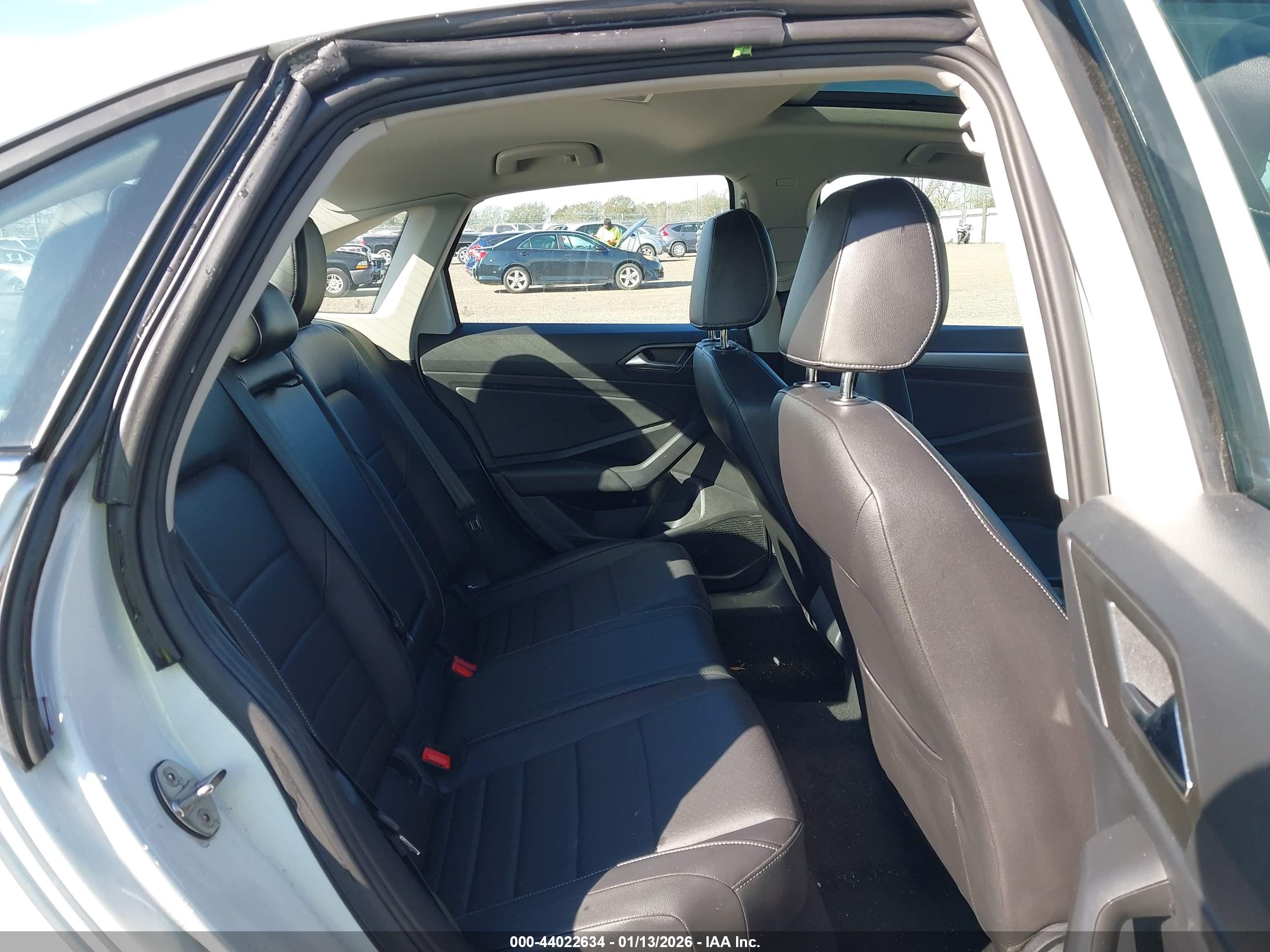 VOLKSWAGEN JETTA image 8
