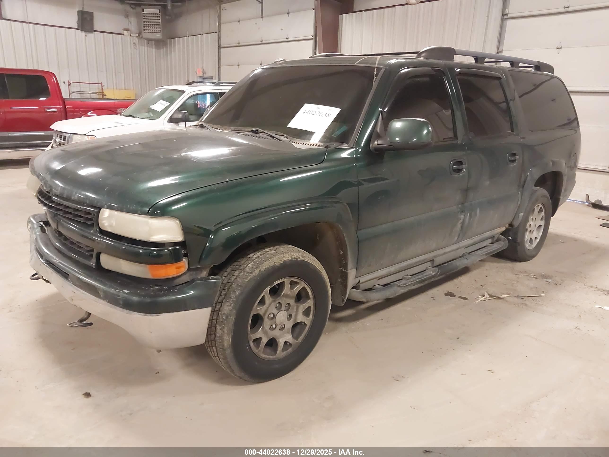 CHEVROLET SUBURBAN image 2