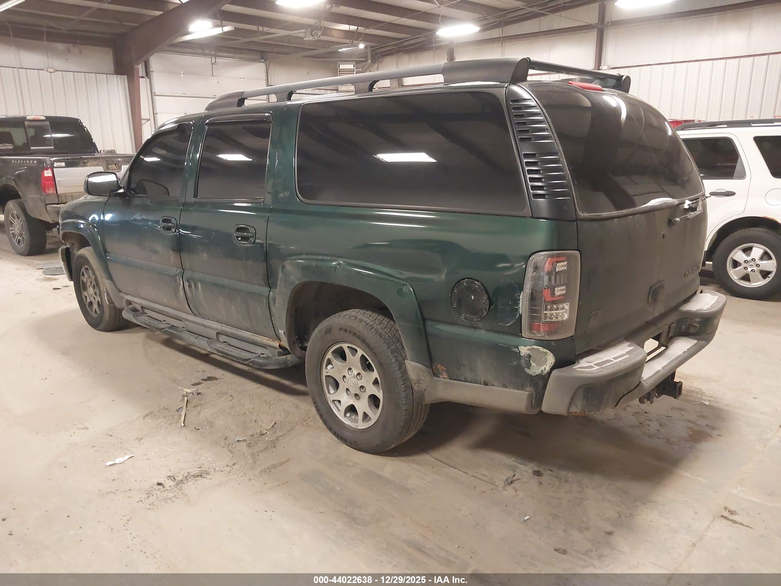 CHEVROLET SUBURBAN image 3