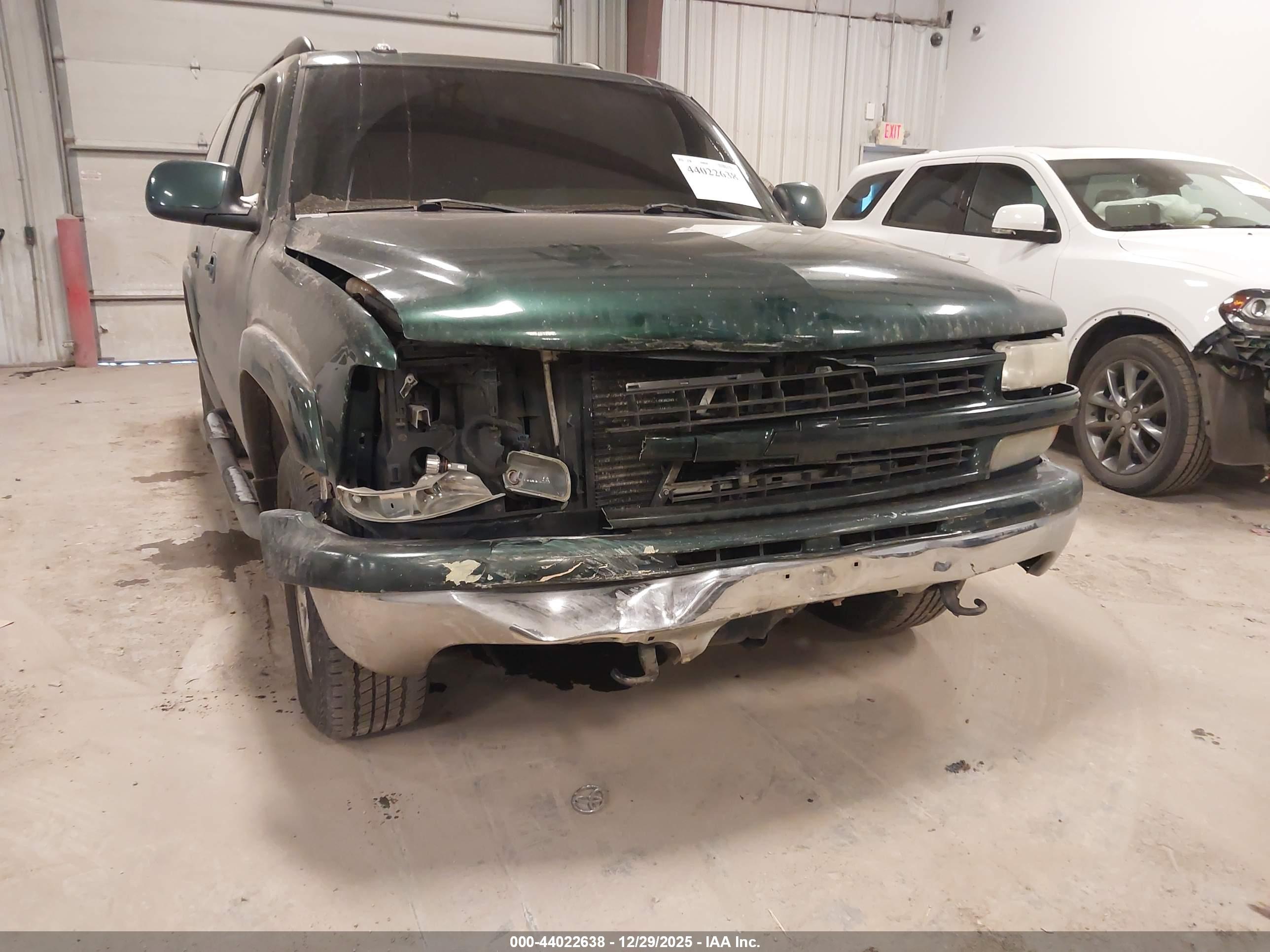 CHEVROLET SUBURBAN image 6
