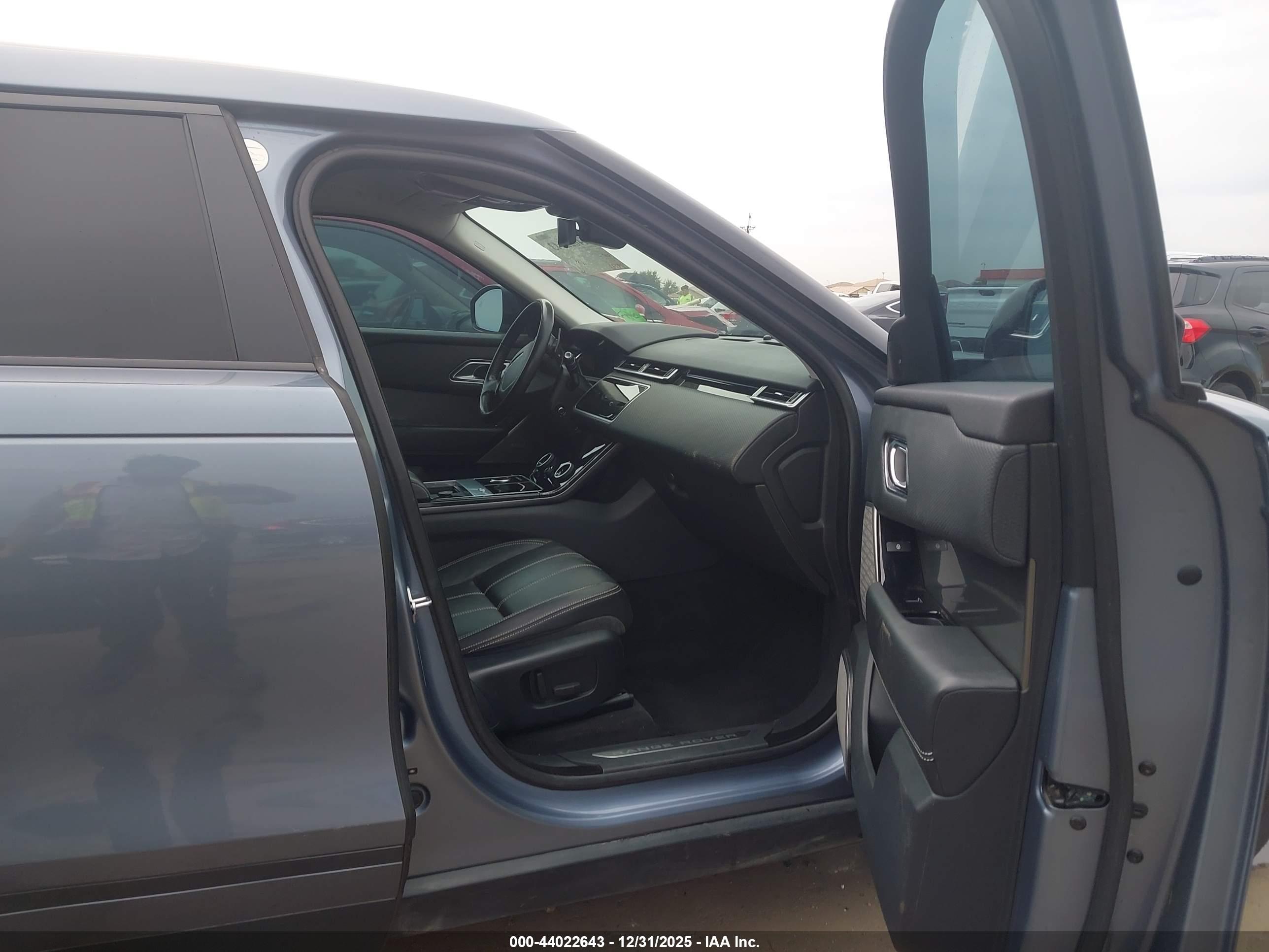 LAND ROVER image 5