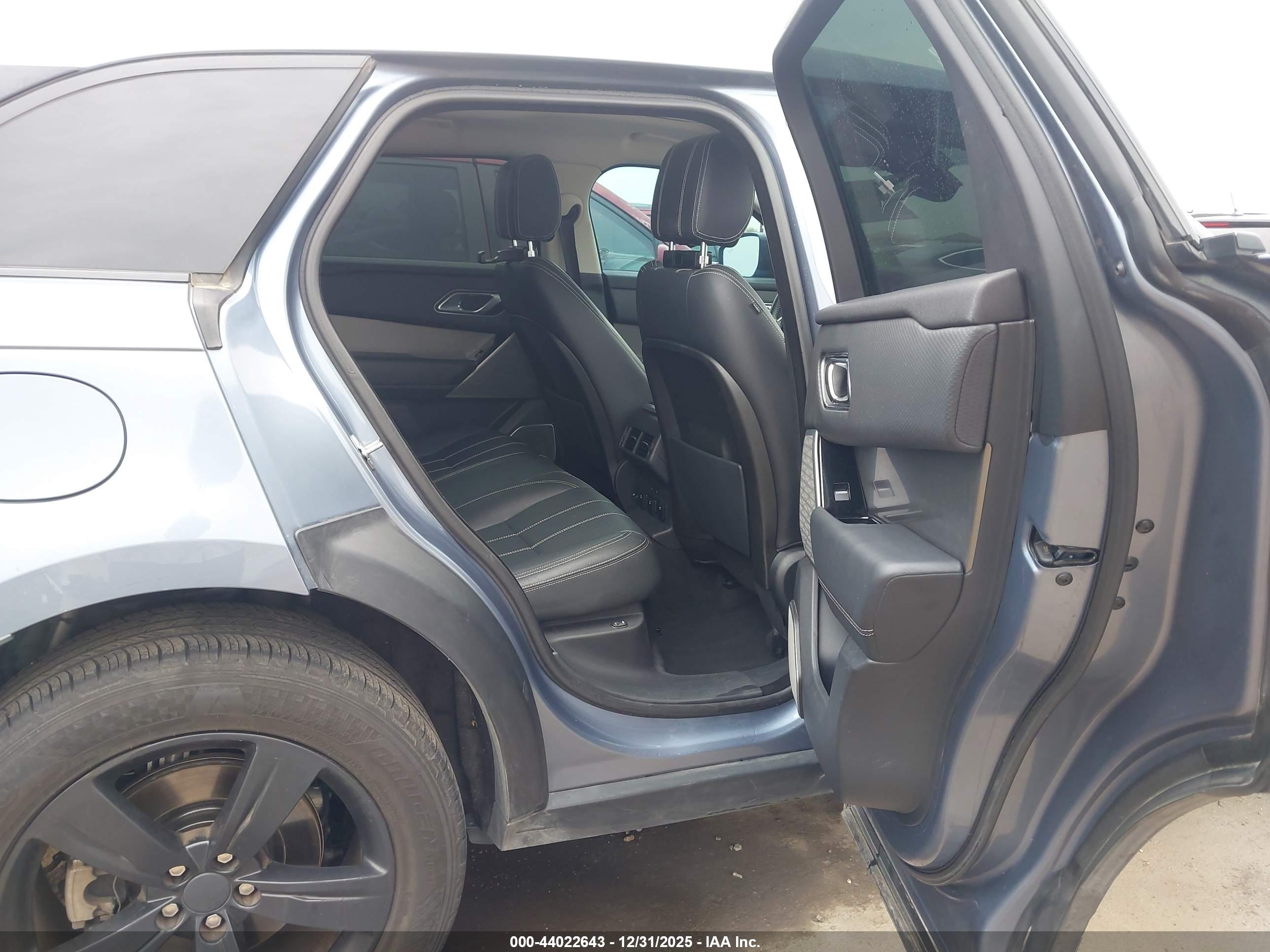LAND ROVER image 8
