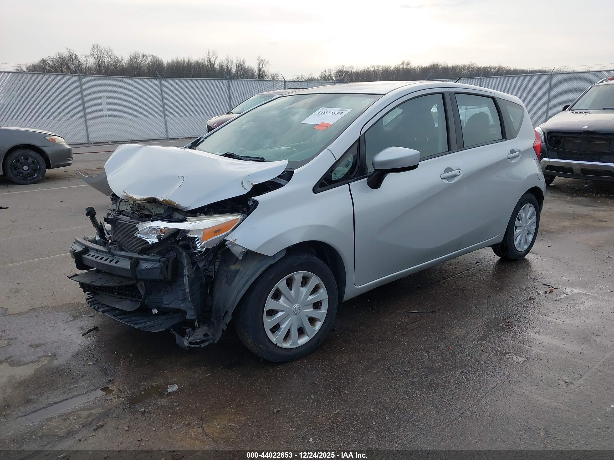 NISSAN VERSA image 2