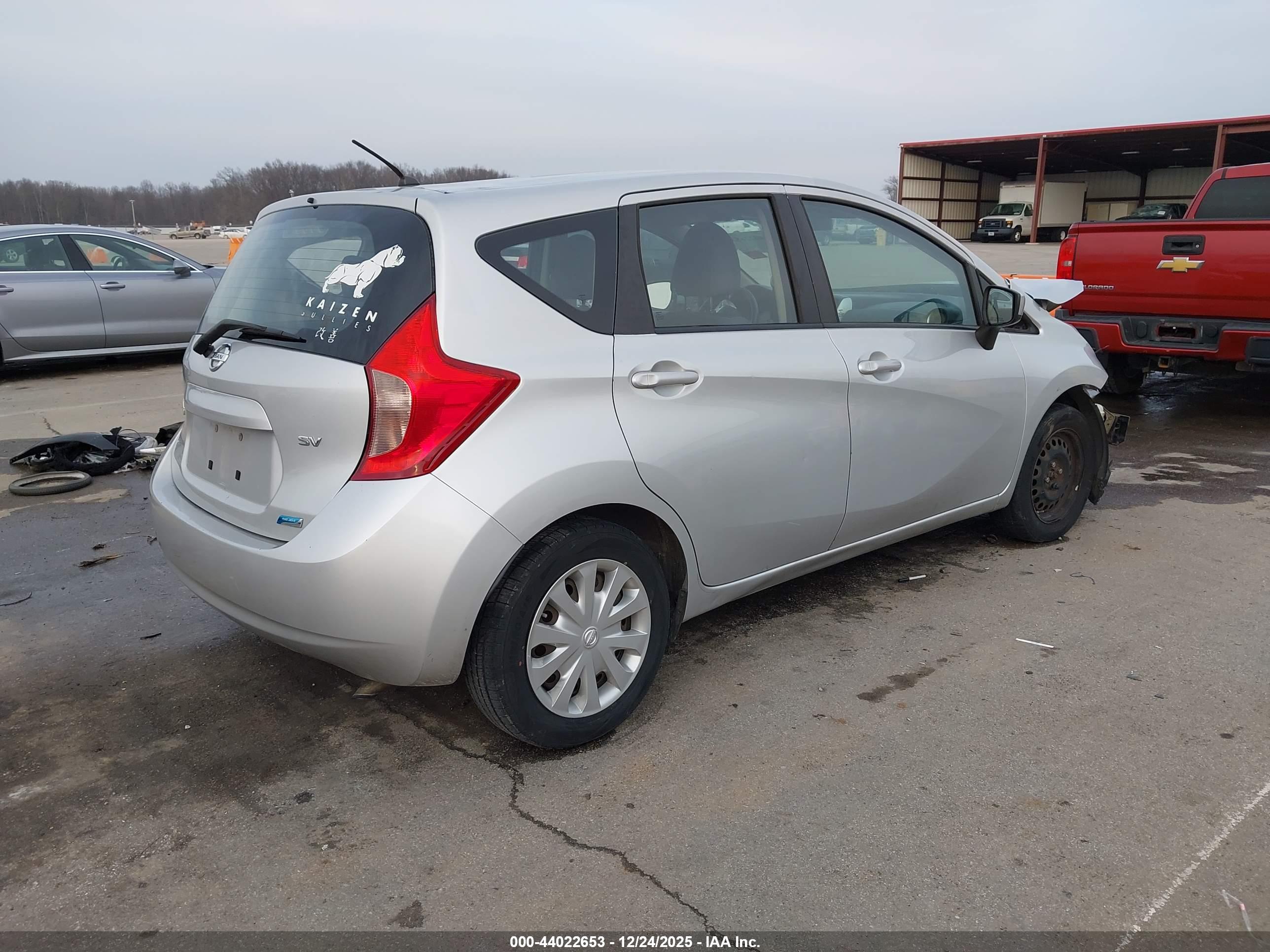 NISSAN VERSA image 4