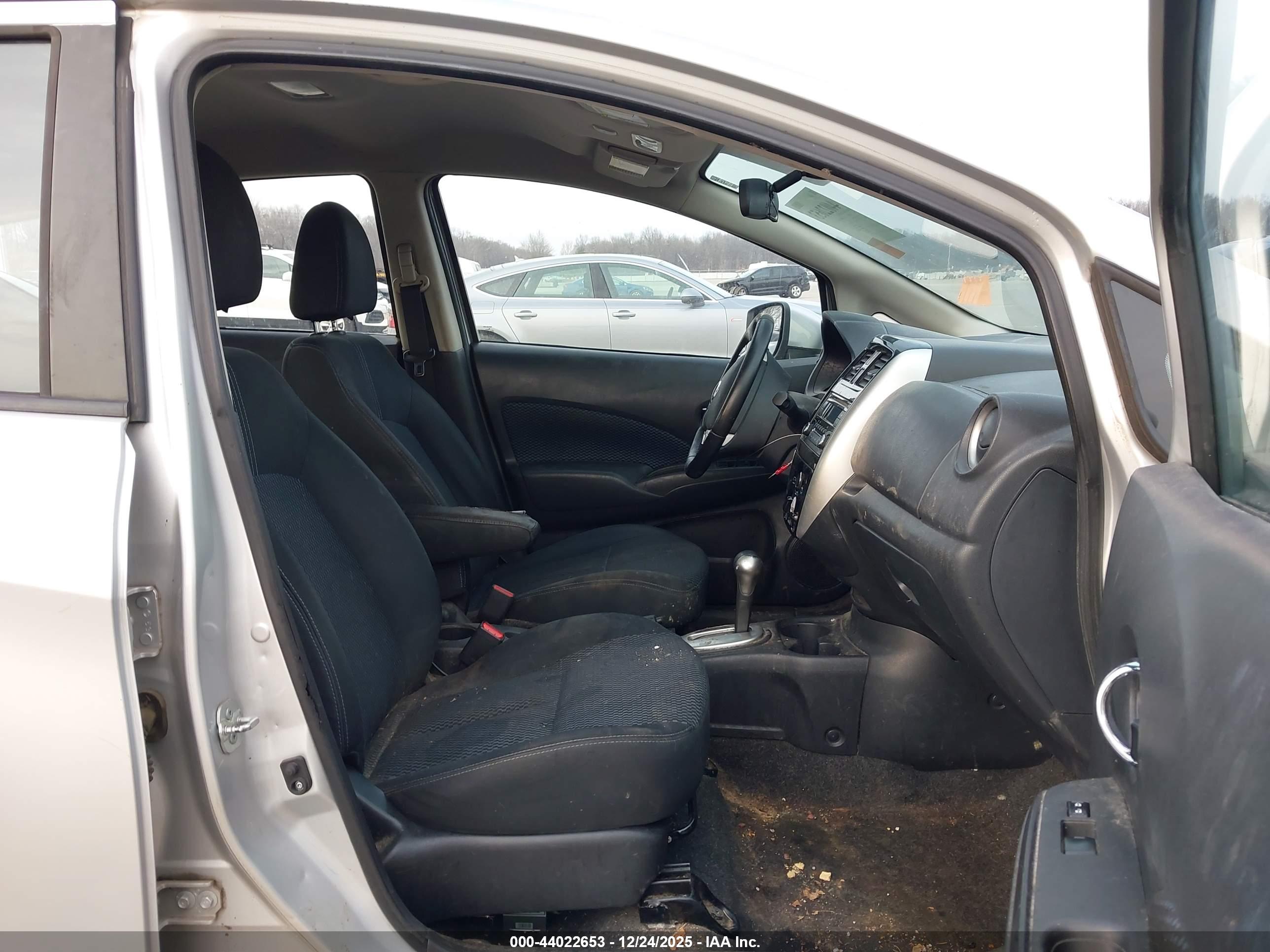 NISSAN VERSA image 5