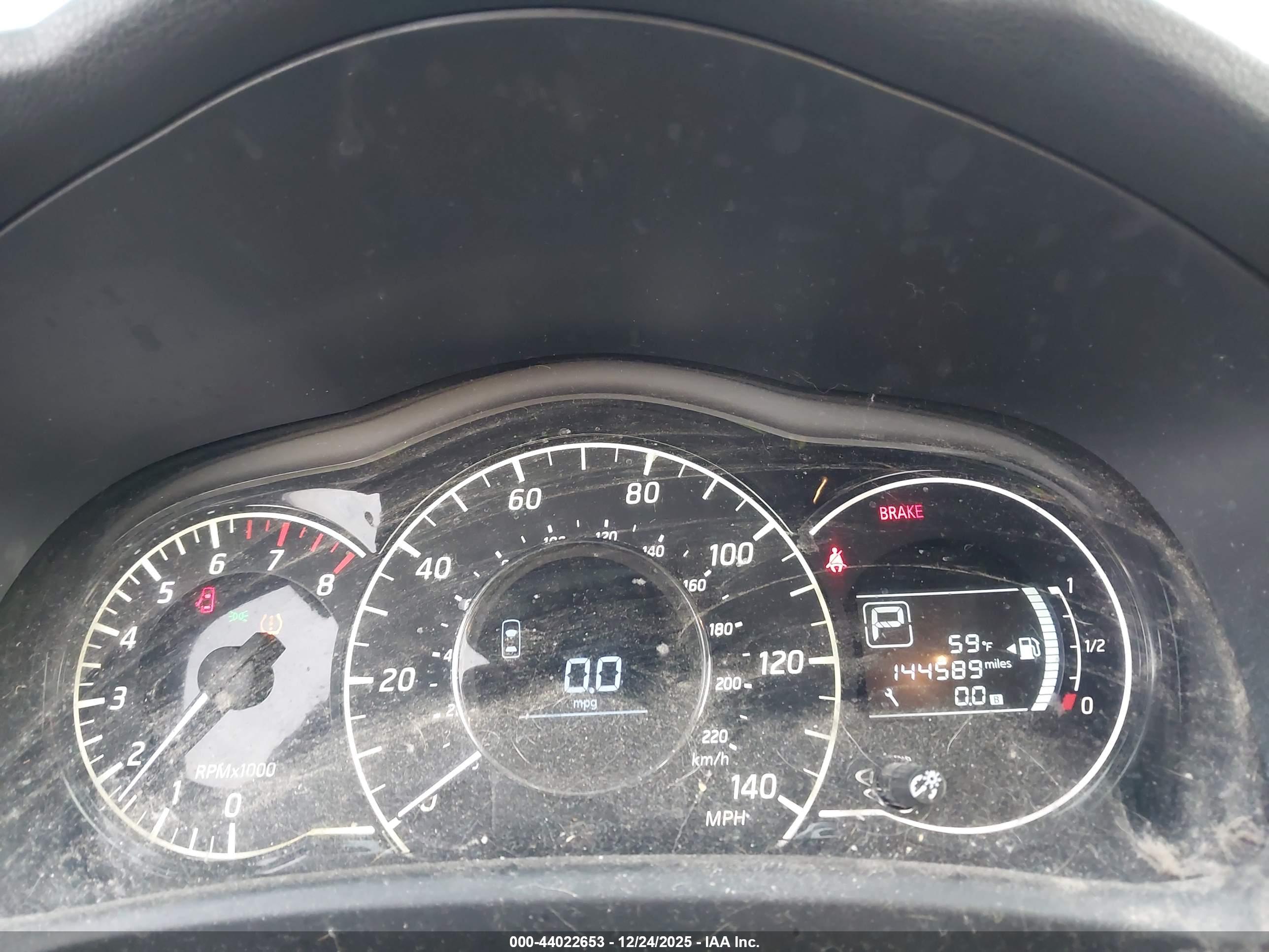 NISSAN VERSA image 7