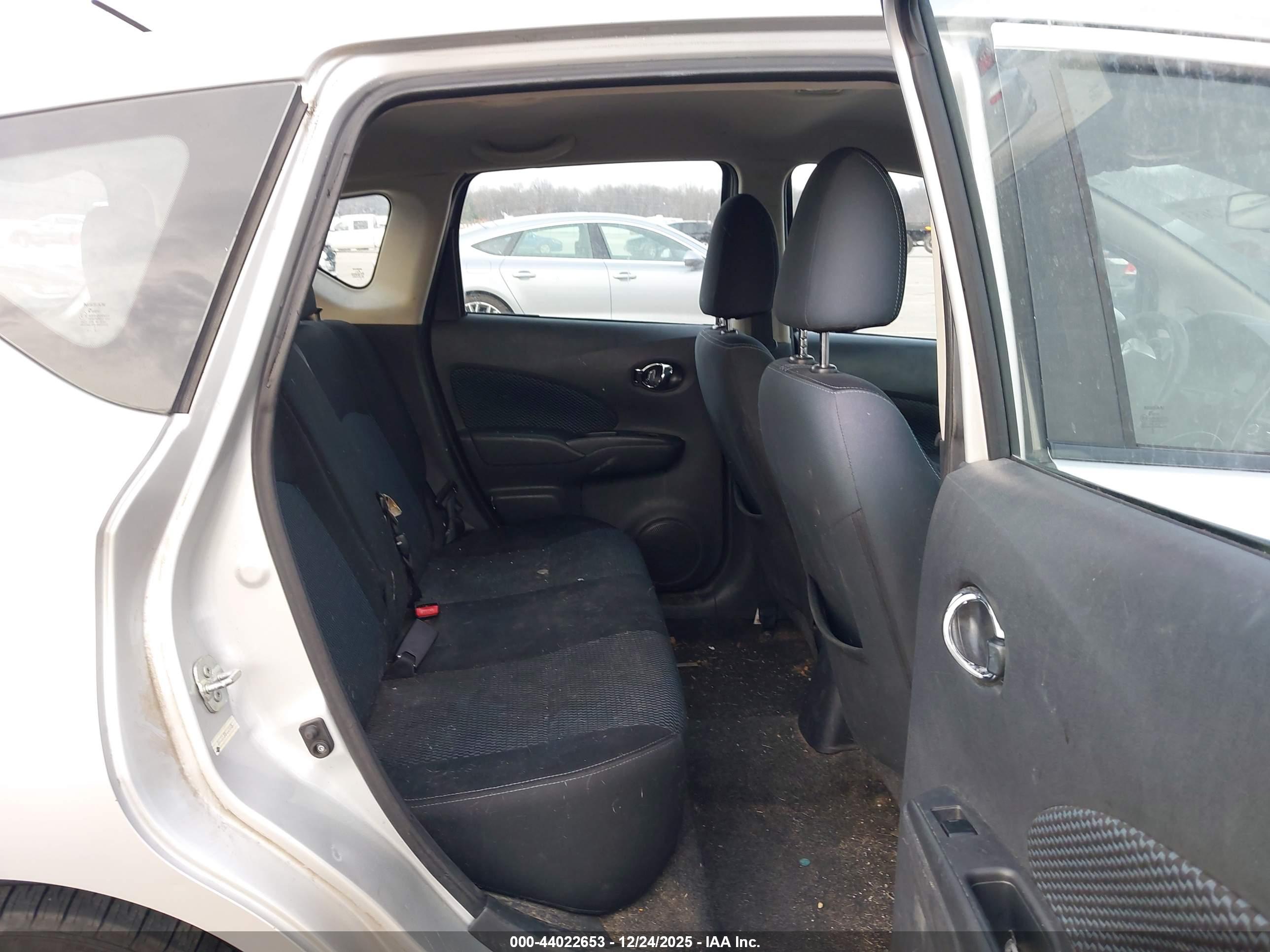 NISSAN VERSA image 8
